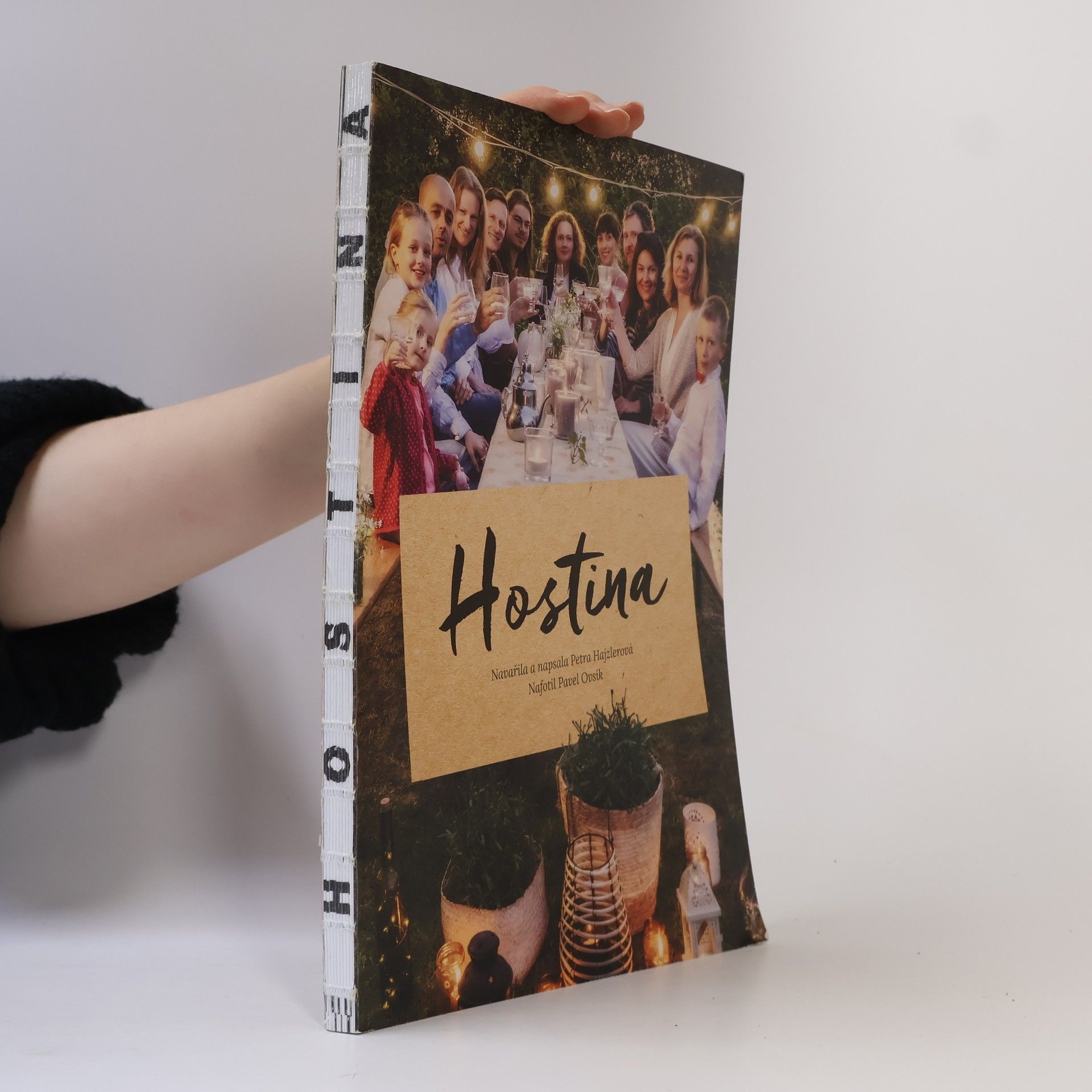 Petra Hajzlerová Hostina : kniha o tom, jak jídlo sbližuje lidi