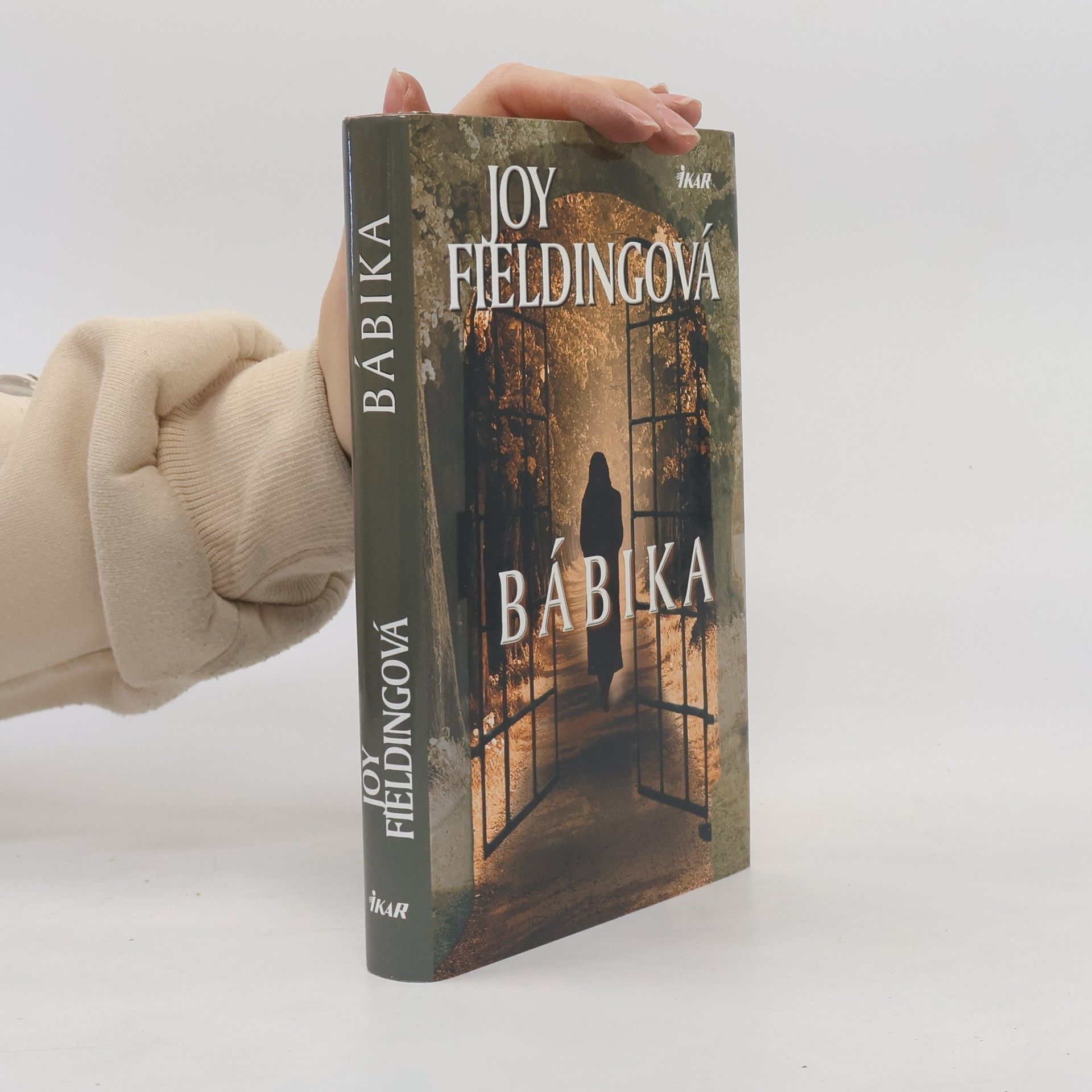 Joy Fielding Bábika
