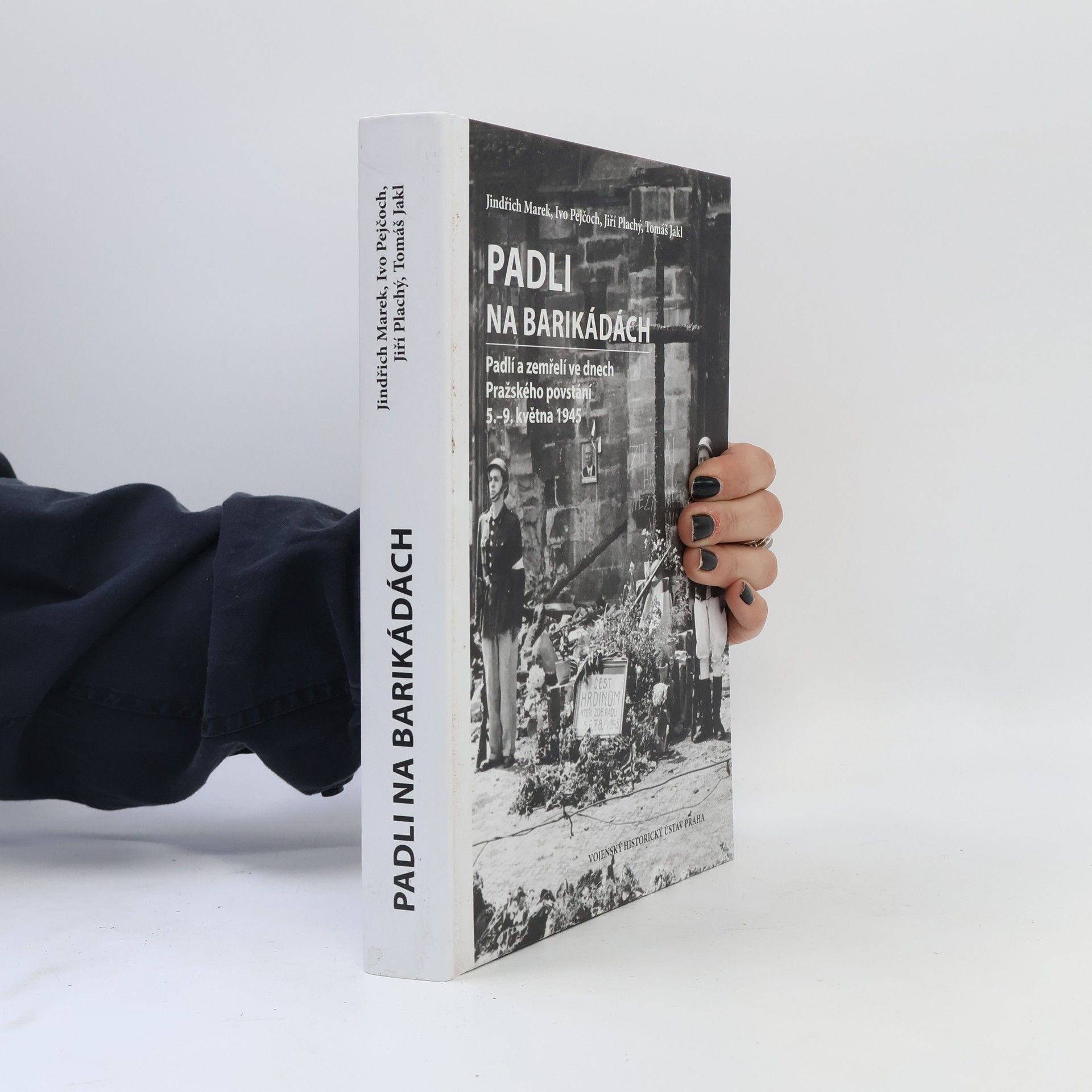 Jindřich Marek Padli na barikádách. padlí a zemřelí ve dnech Pražského povstání 5.-9. května 1945