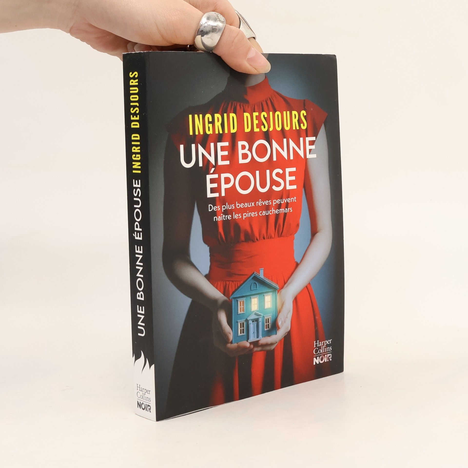 Noir: Une bonne épouse