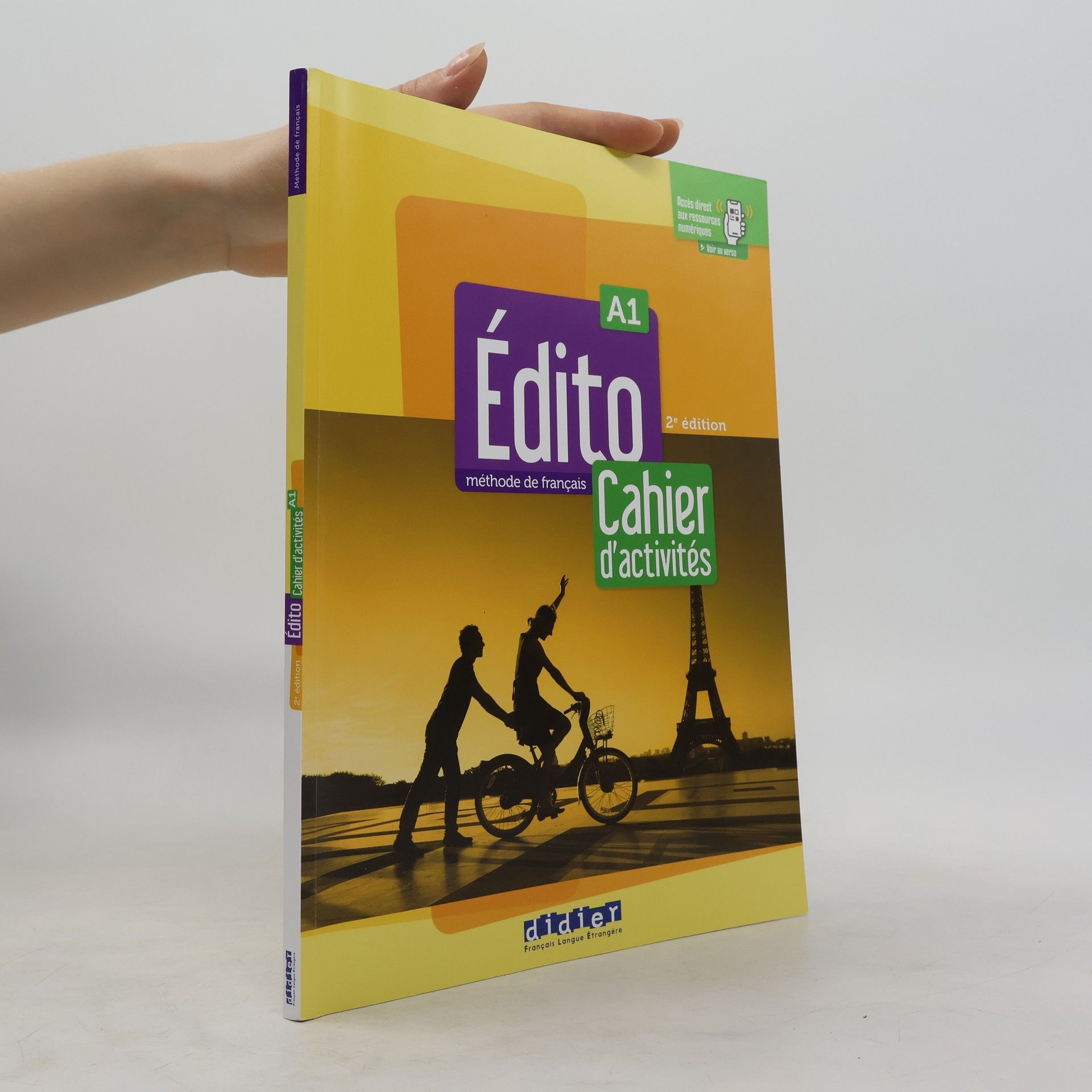 Roxane Amoravain Édito A1