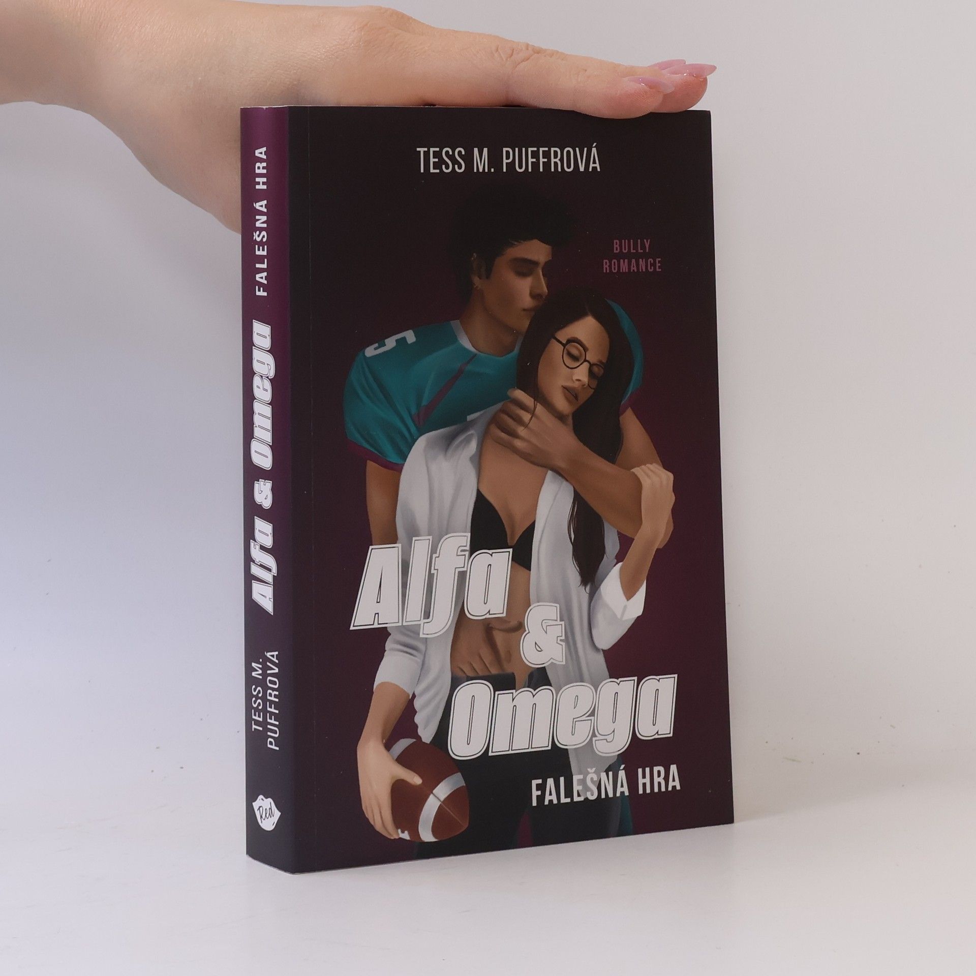 Tess M. Puffrová Alfa & Omega. Falešná hra