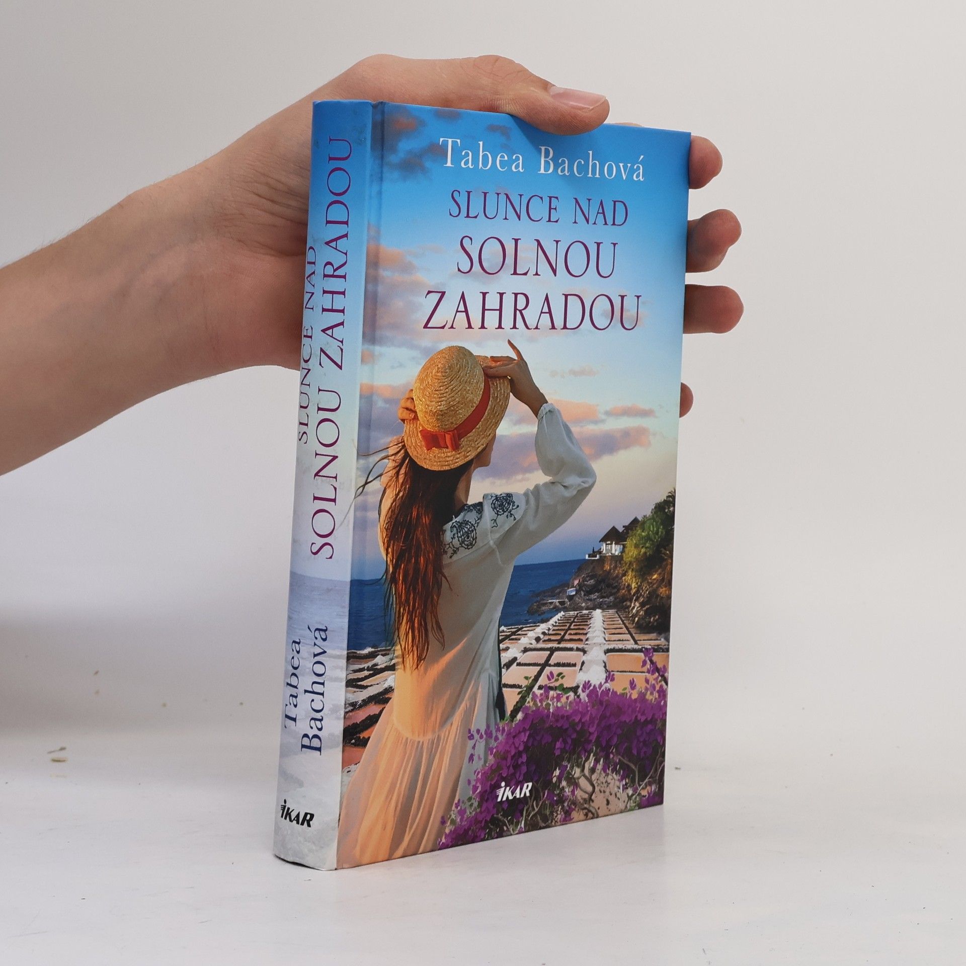 Tabea Bach Slunce nad solnou zahradou