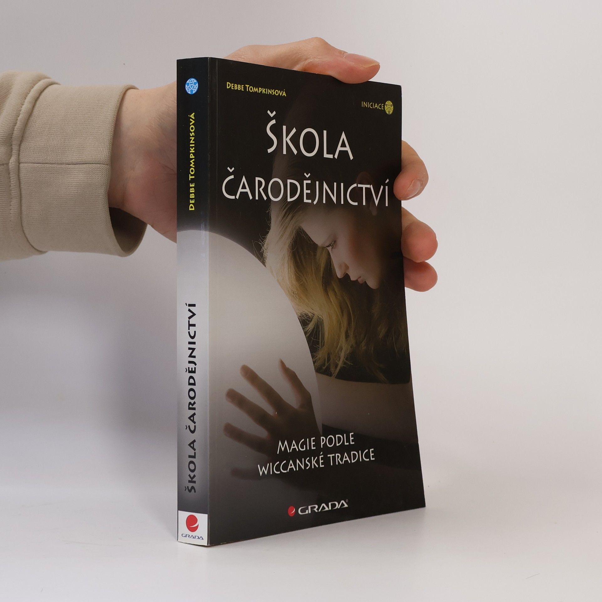 Debbe Tompkins Škola čarodějnictví