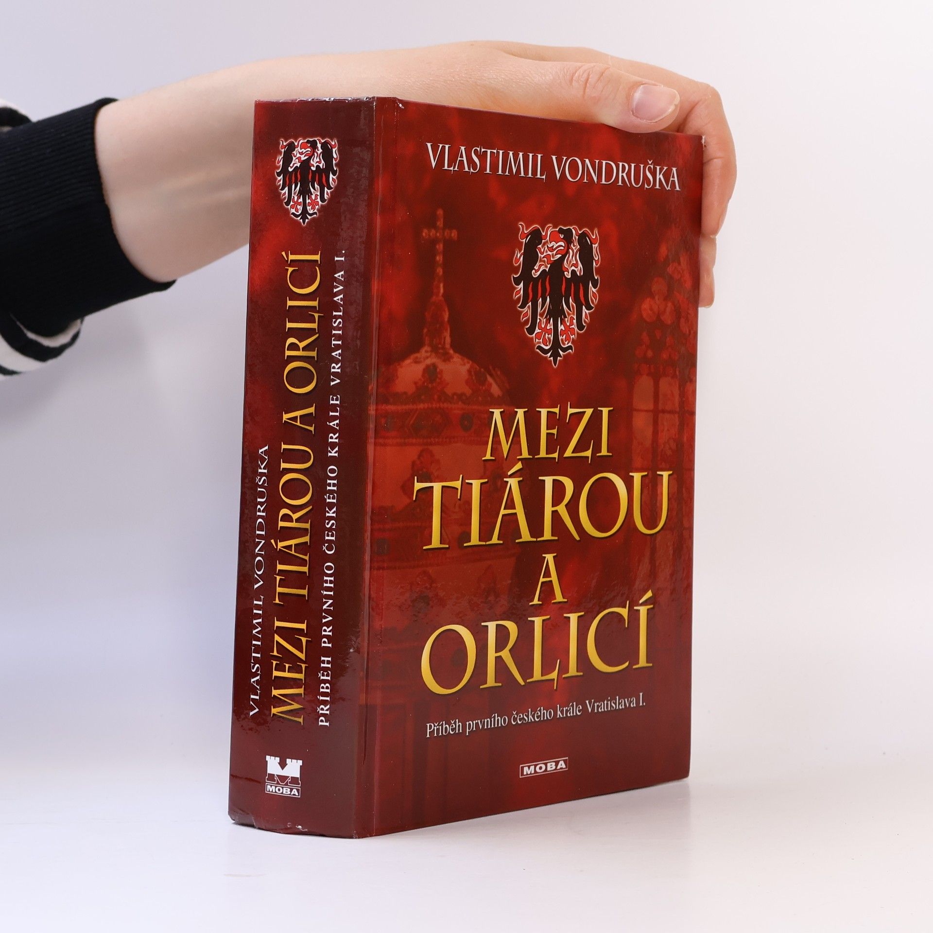 Vlastimil Vondruška Mezi tiárou a orlicí : příběh prvního českého krále Vratislava I.