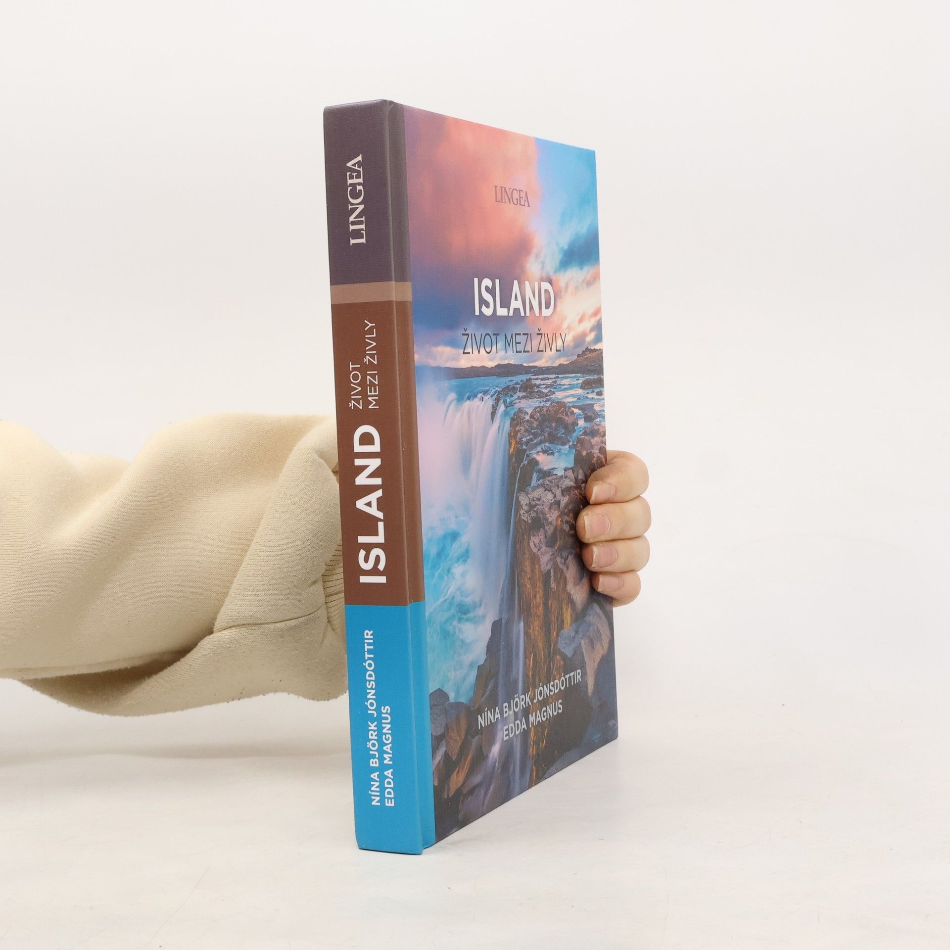 Nína Björk Jónsdóttir Island : život mezi živly