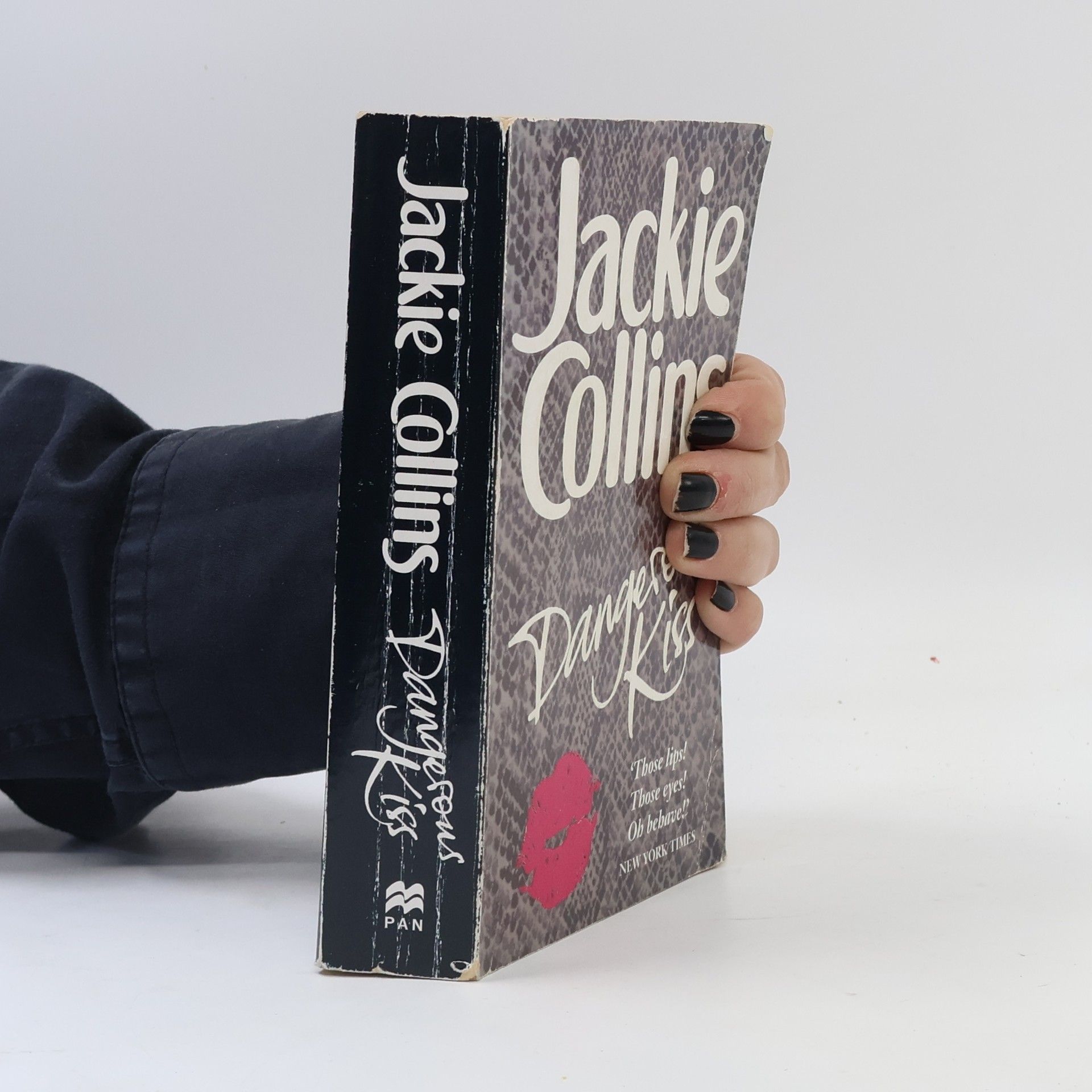 Jackie Collins Dangerous Kiss