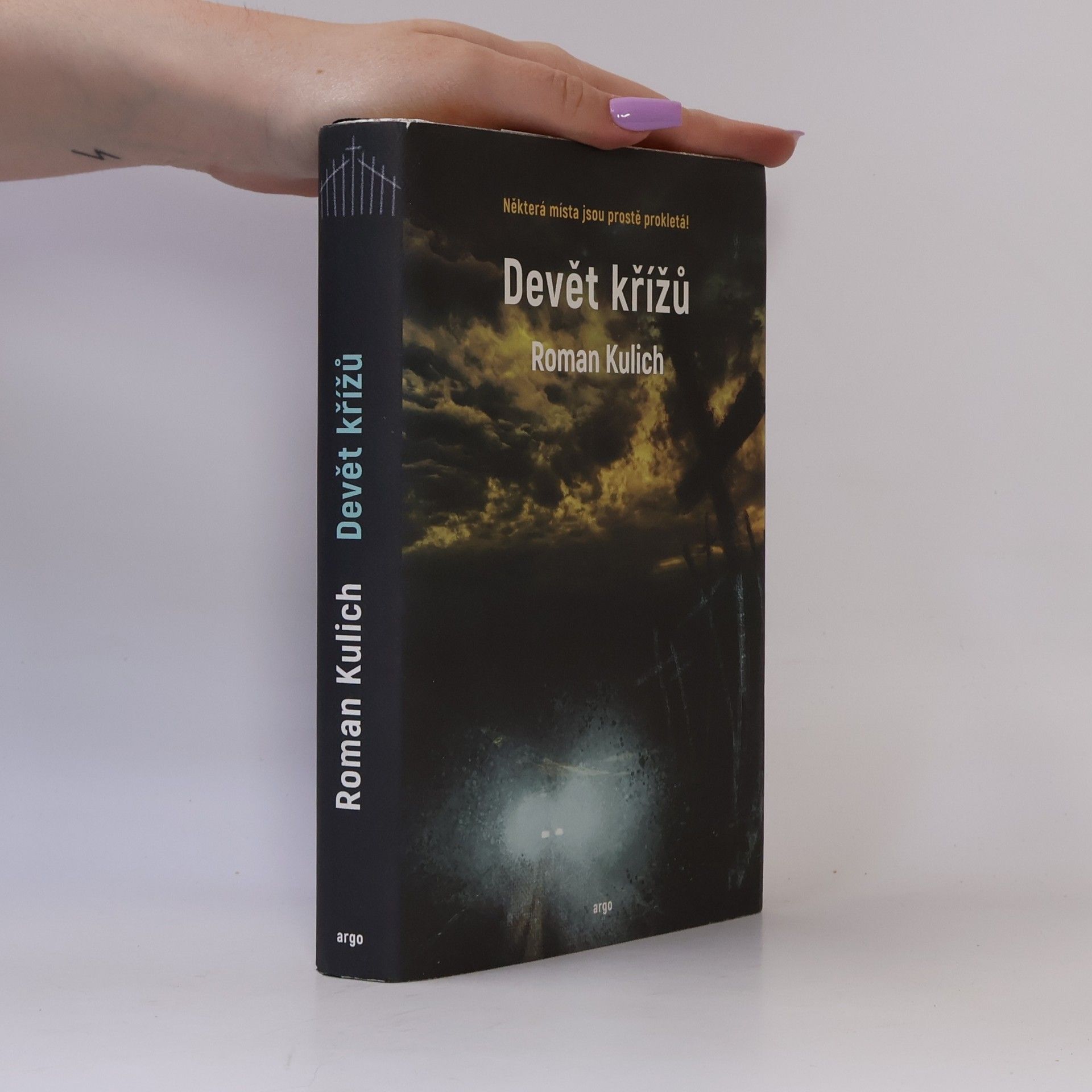 Roman Kulich Devět křížů
