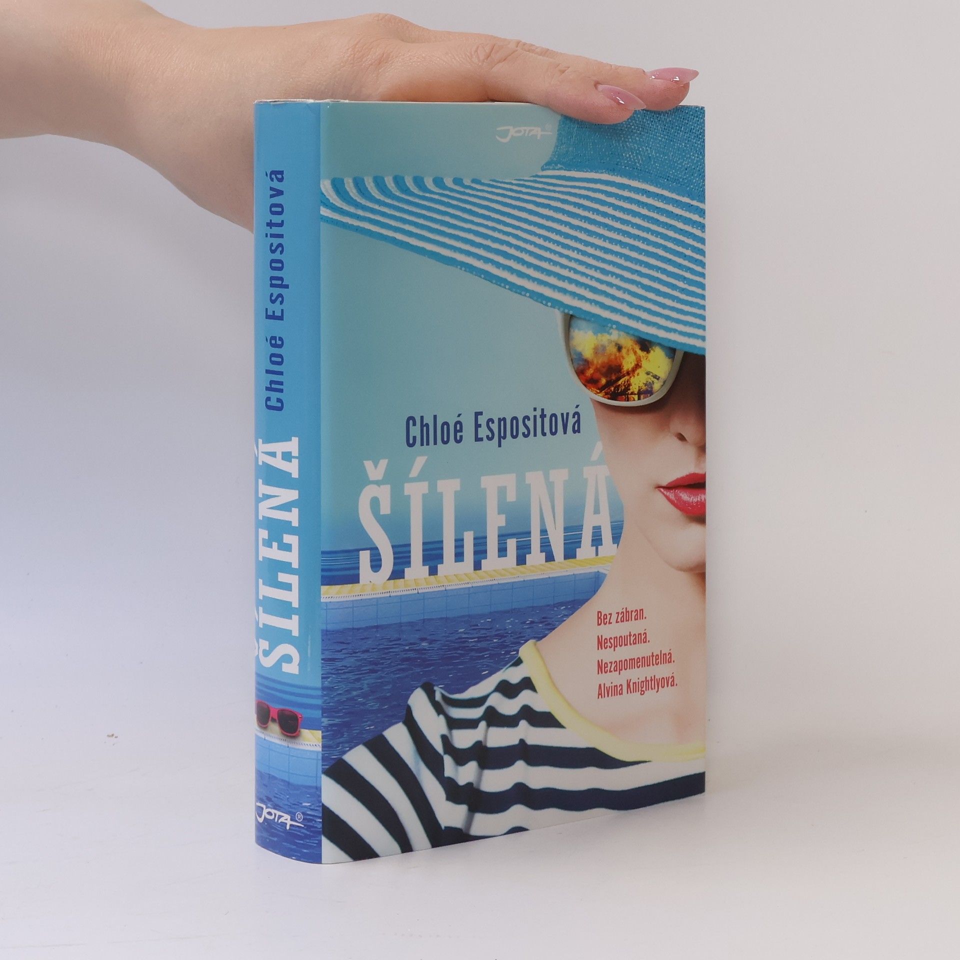 Chloé J. Esposito Šílená