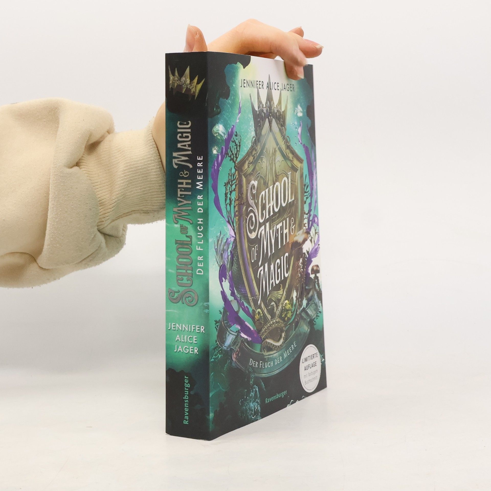 Jennifer Alice Jager School of Myth & Magic, Band 2: Der Fluch der Meere (Limitierte Auflage mit Farbschnitt)