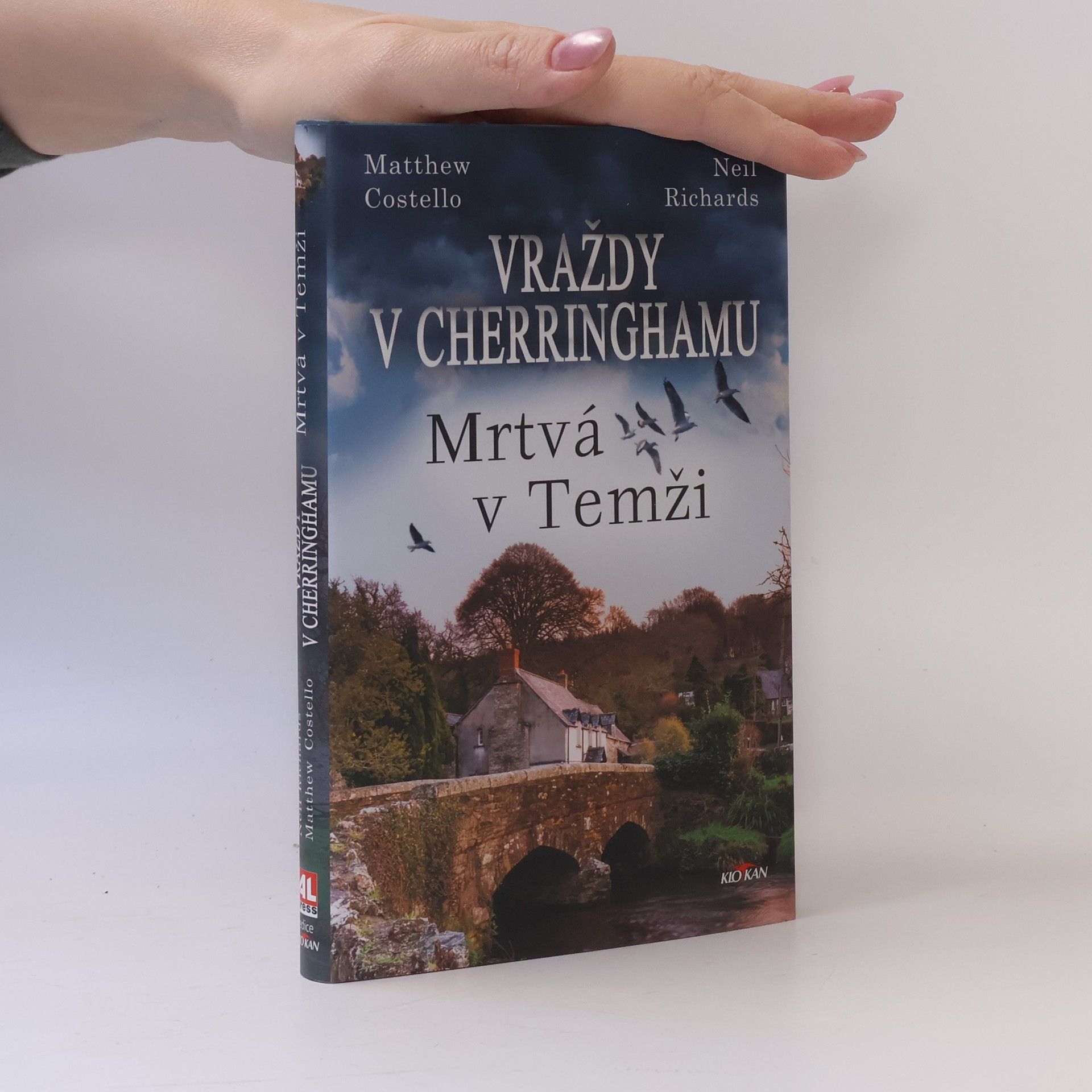 Matthew J. Costello Mrtvá v Temži