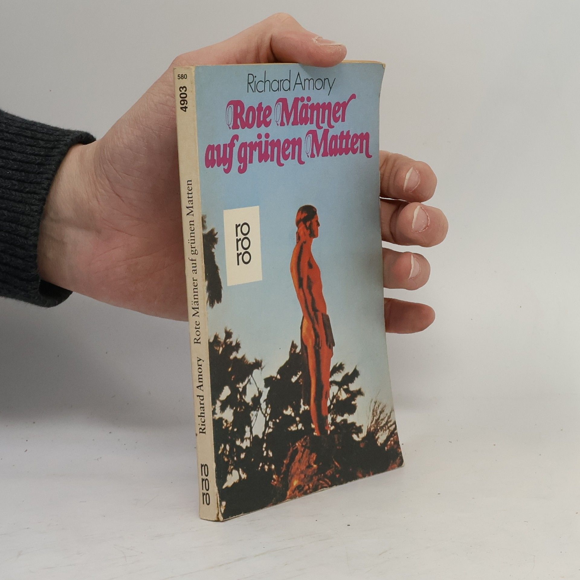 Richard Amory Rote Männer auf grünen Matten