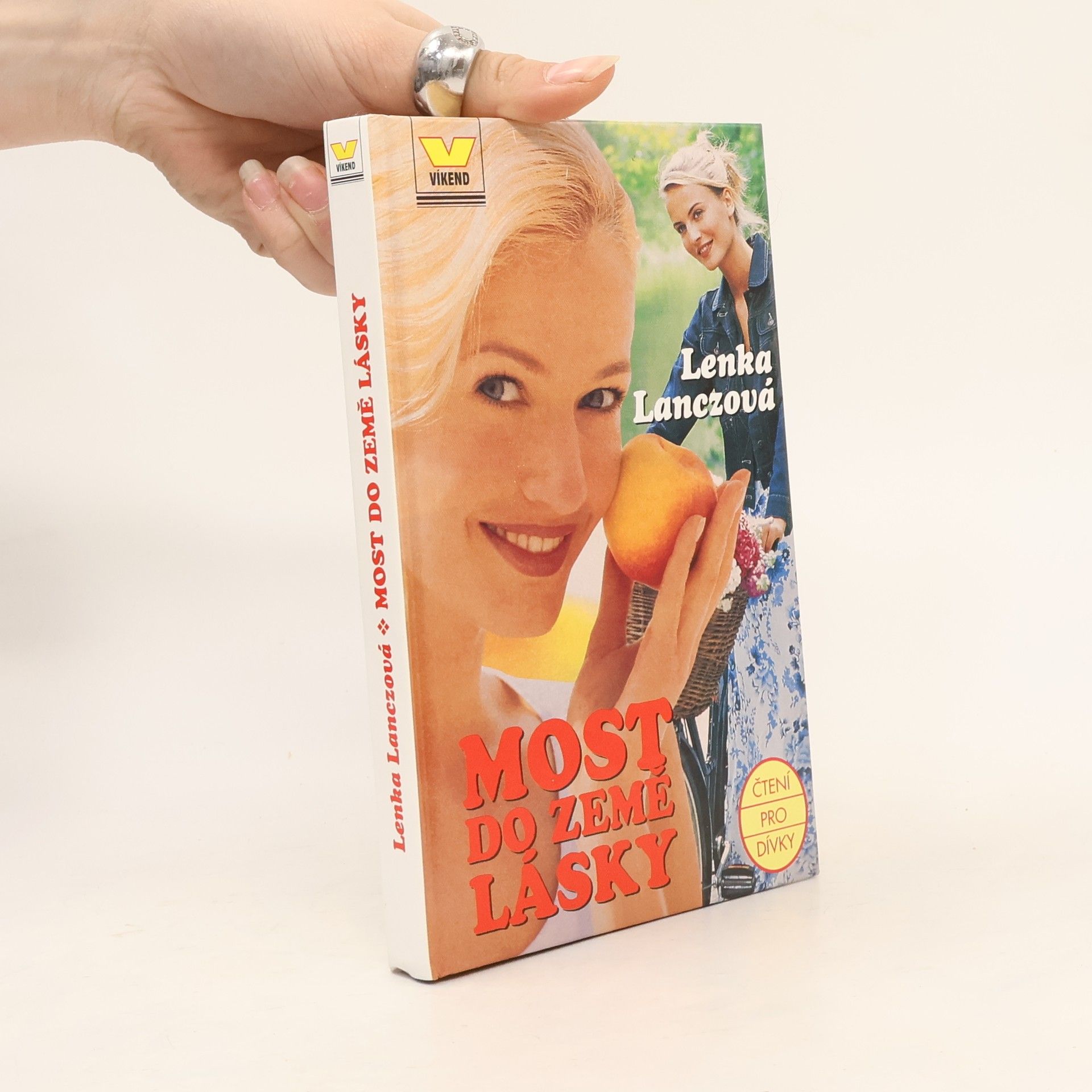 Lenka Lanczová Most do Země lásky