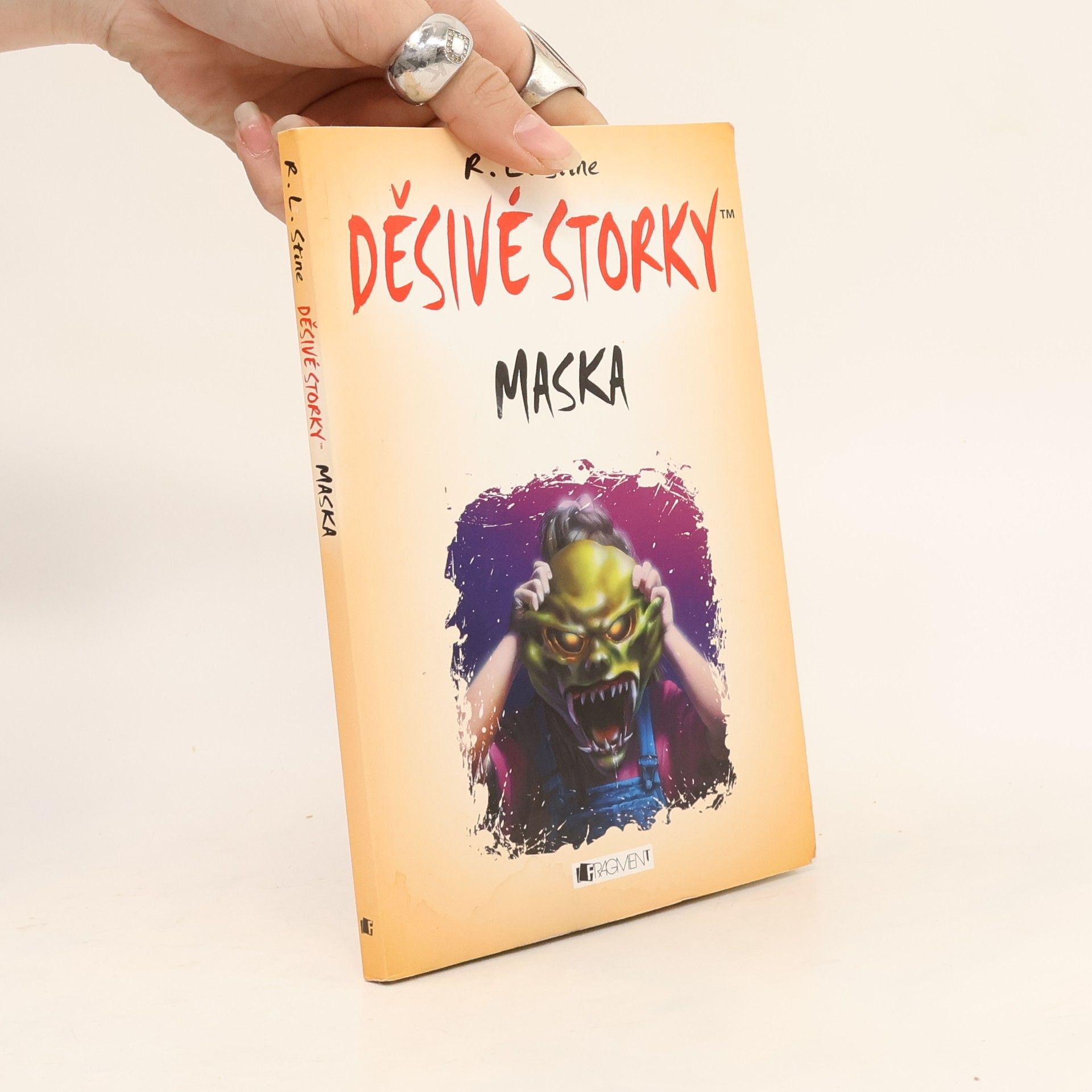 R. L. Stine Děsivé storky - Maska