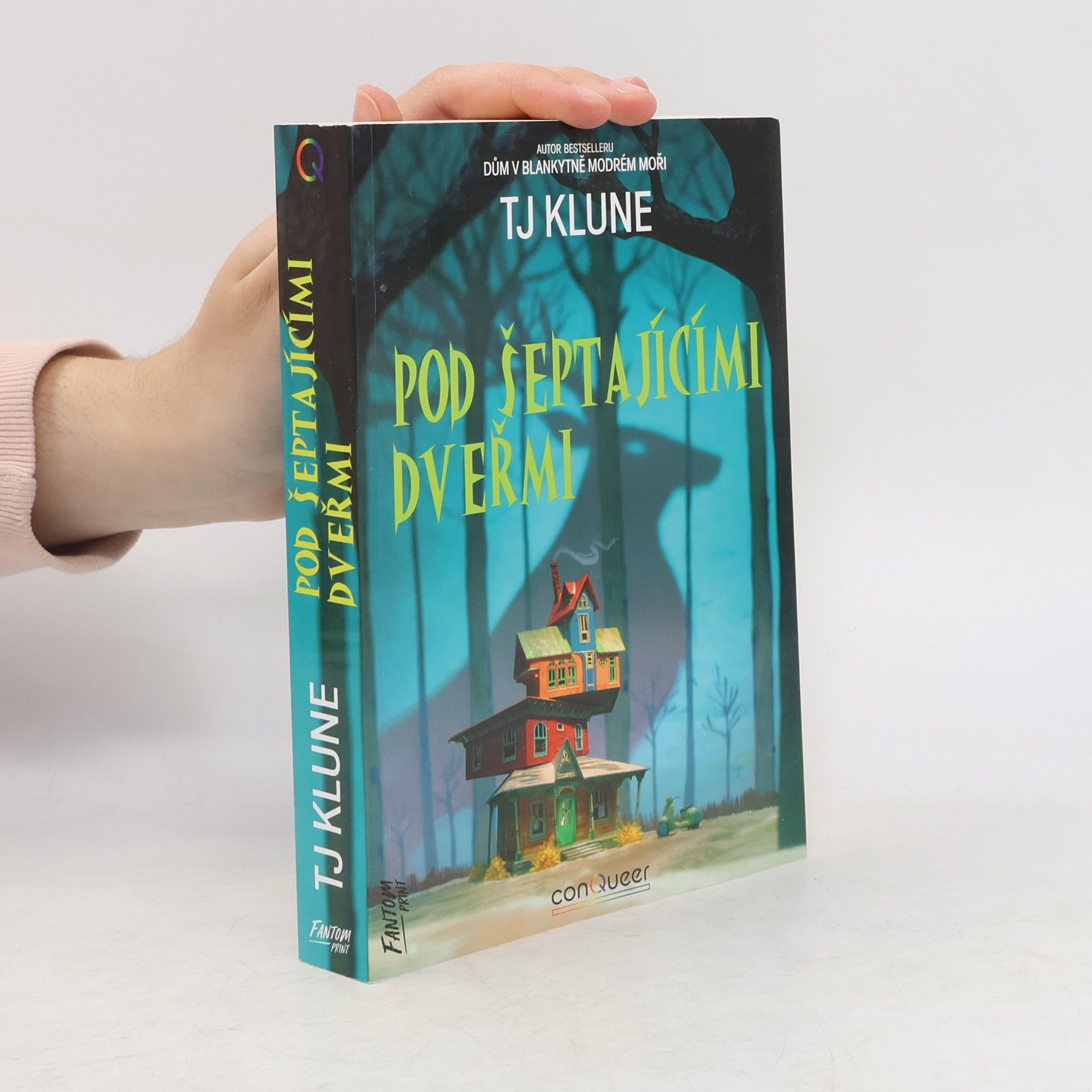 T.J. Klune Pod šeptajícími dveřmi