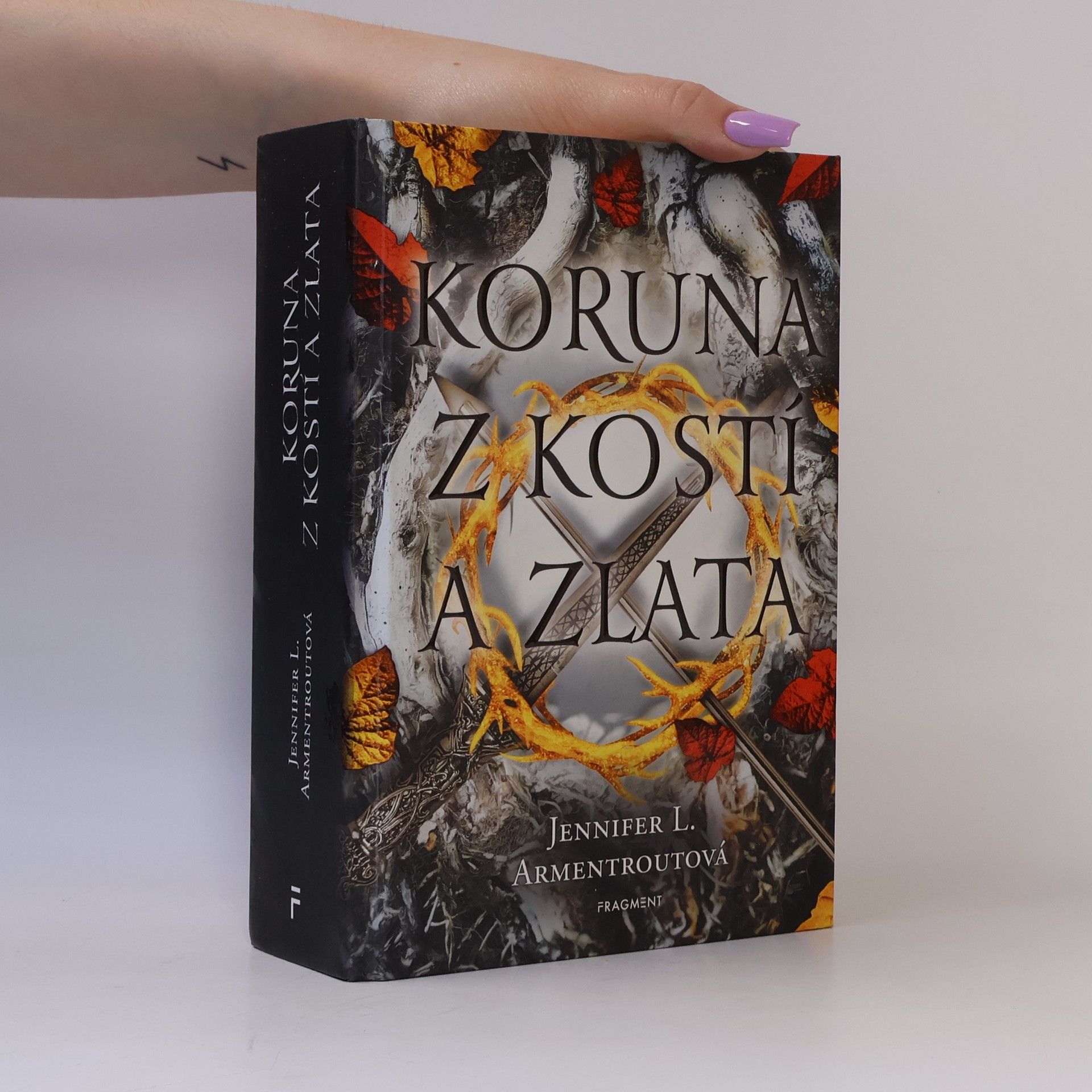 Jennifer L. Armentrout Koruna z kostí a zlata