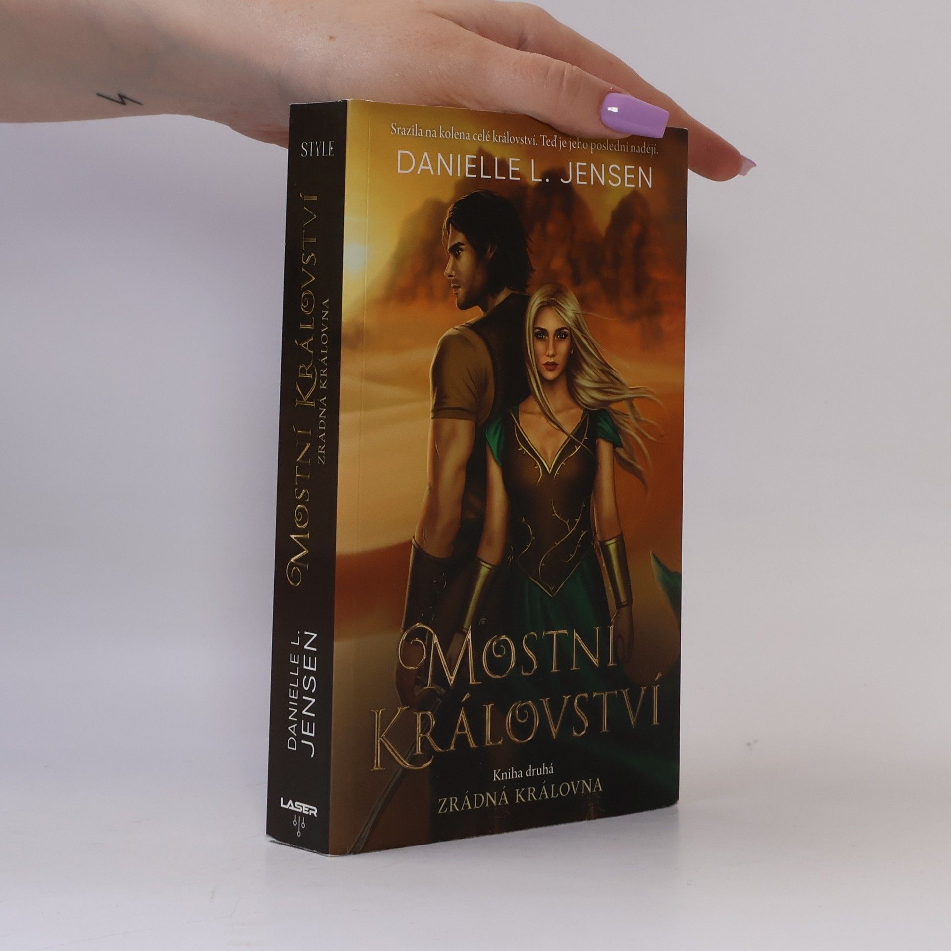 Danielle L. Jensen Zrádná královna