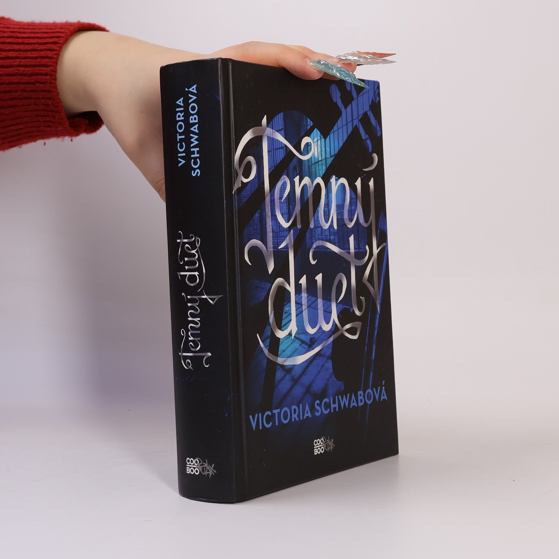 V. E. Schwab Temný duet