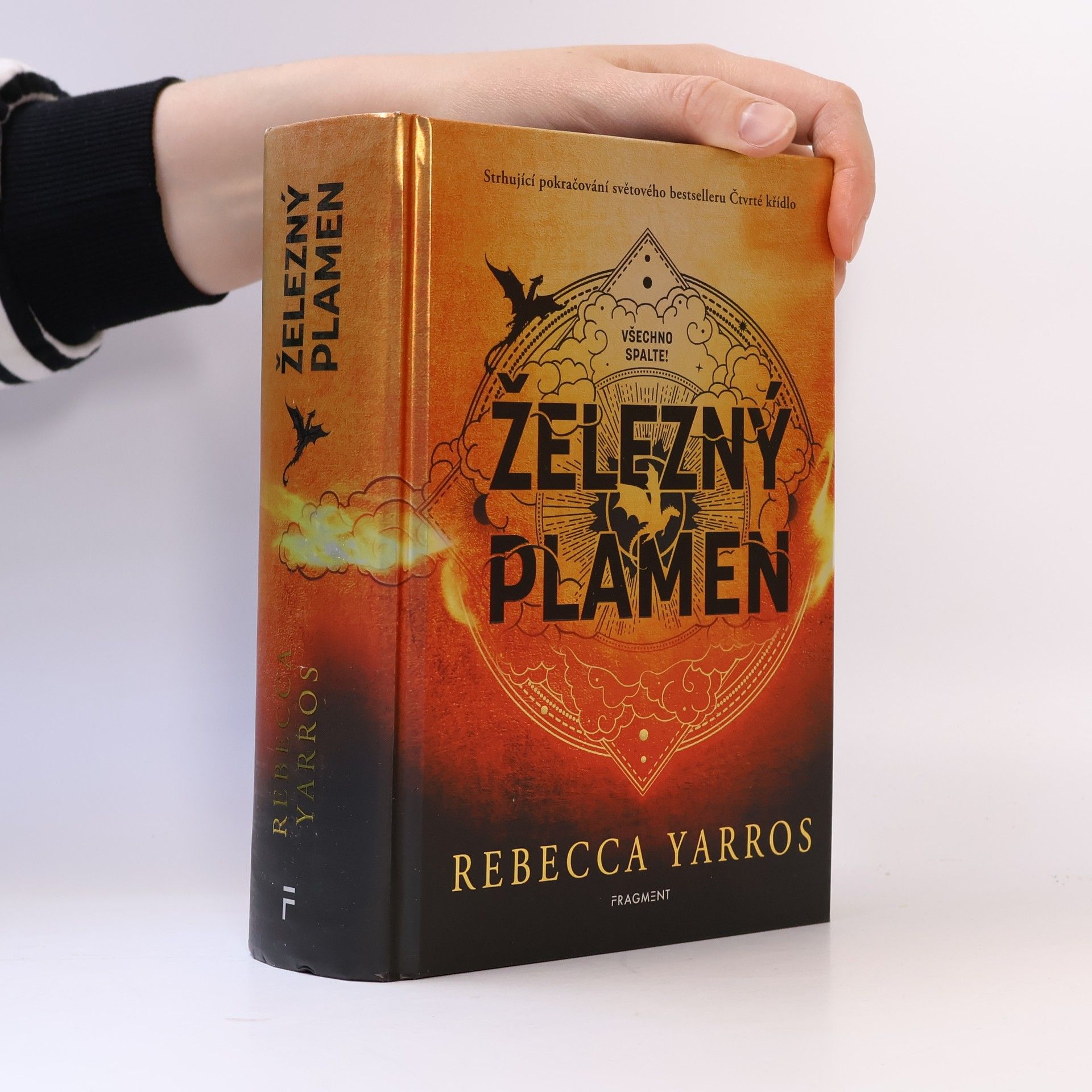 Rebecca Yarros Železný plamen