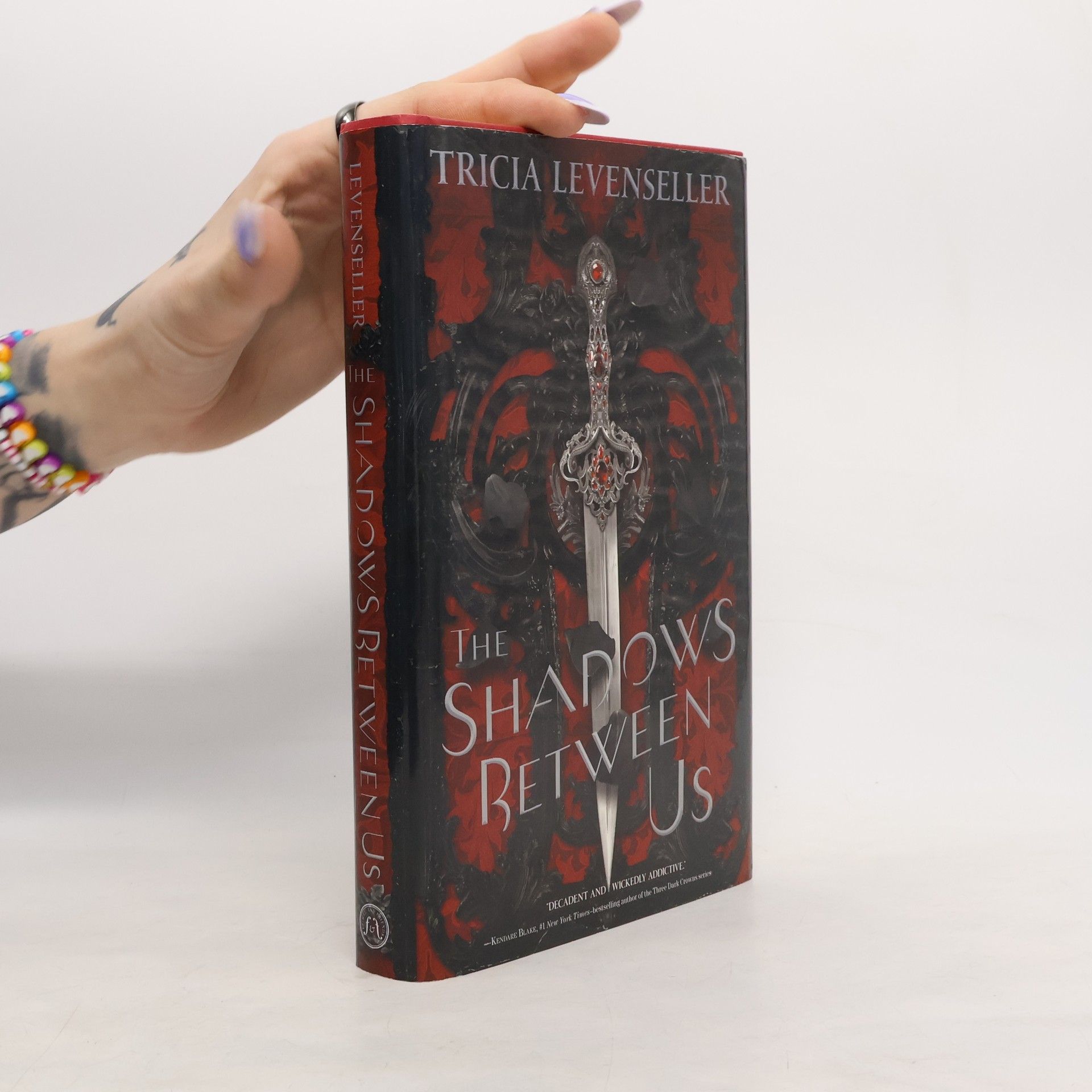 Tricia Levenseller The Shadows Between Us