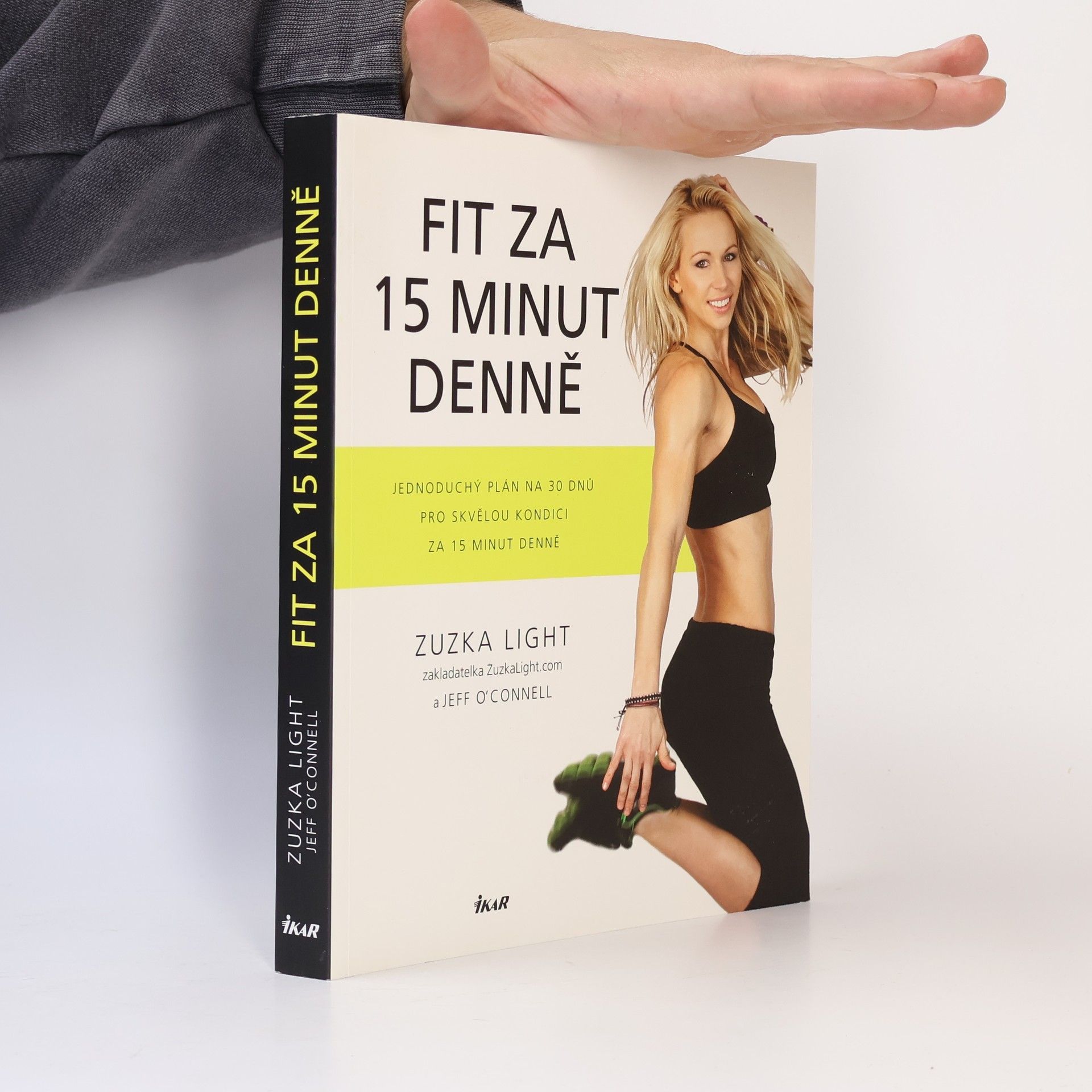 Zuzka Light Fit za 15 minut denně: jednoduchý plán na 30 dnů pro skvělou kondici za 15 minut denně