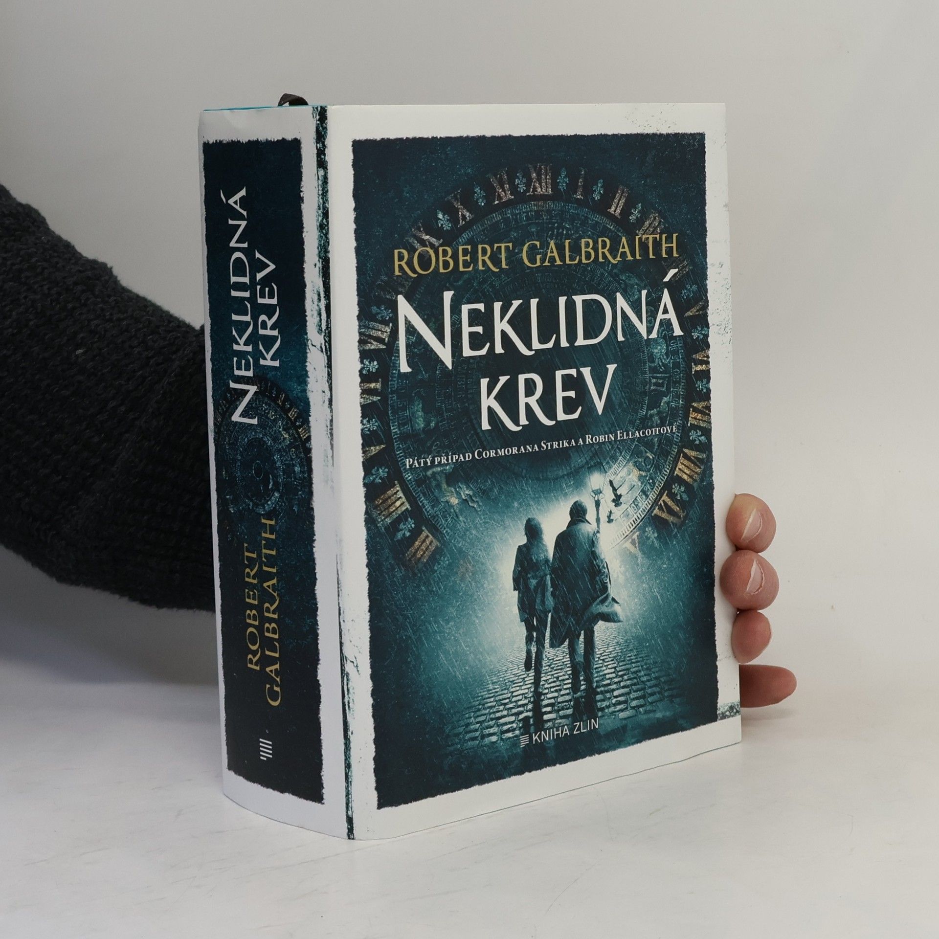 Robert Galbraith Neklidná krev