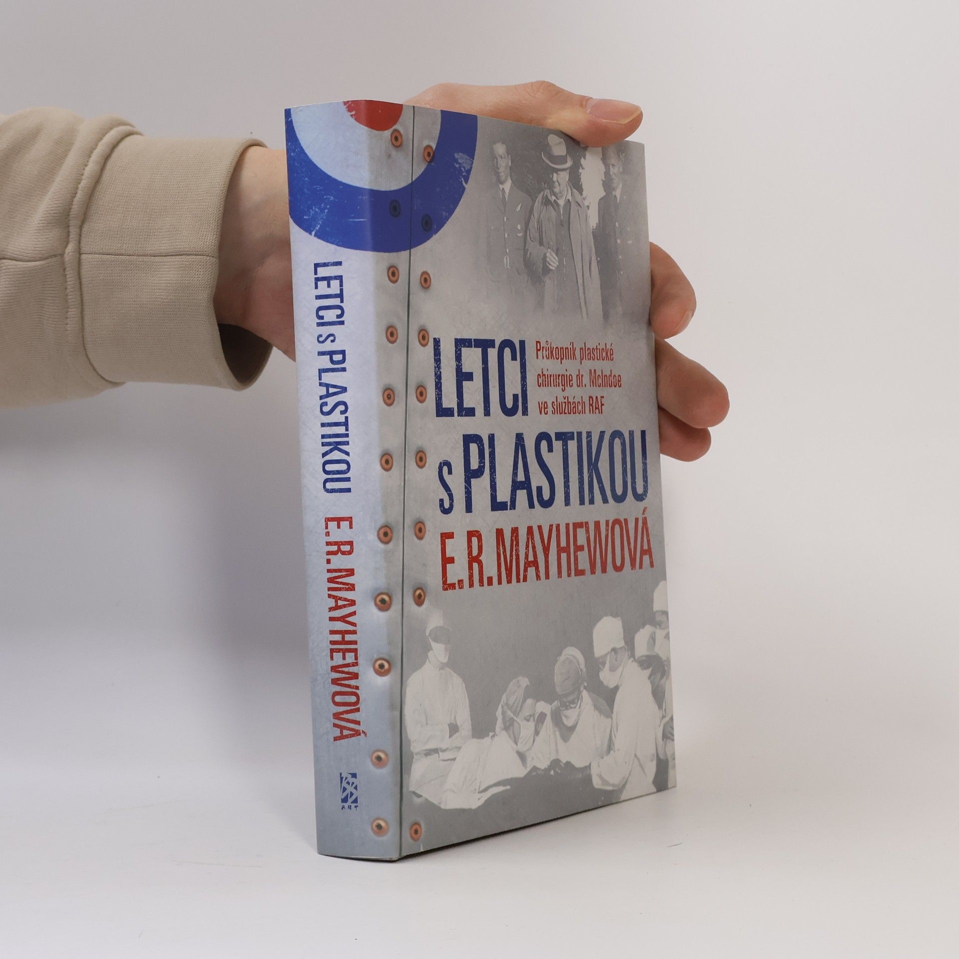 E.R. Mayhew Letci s plastikou