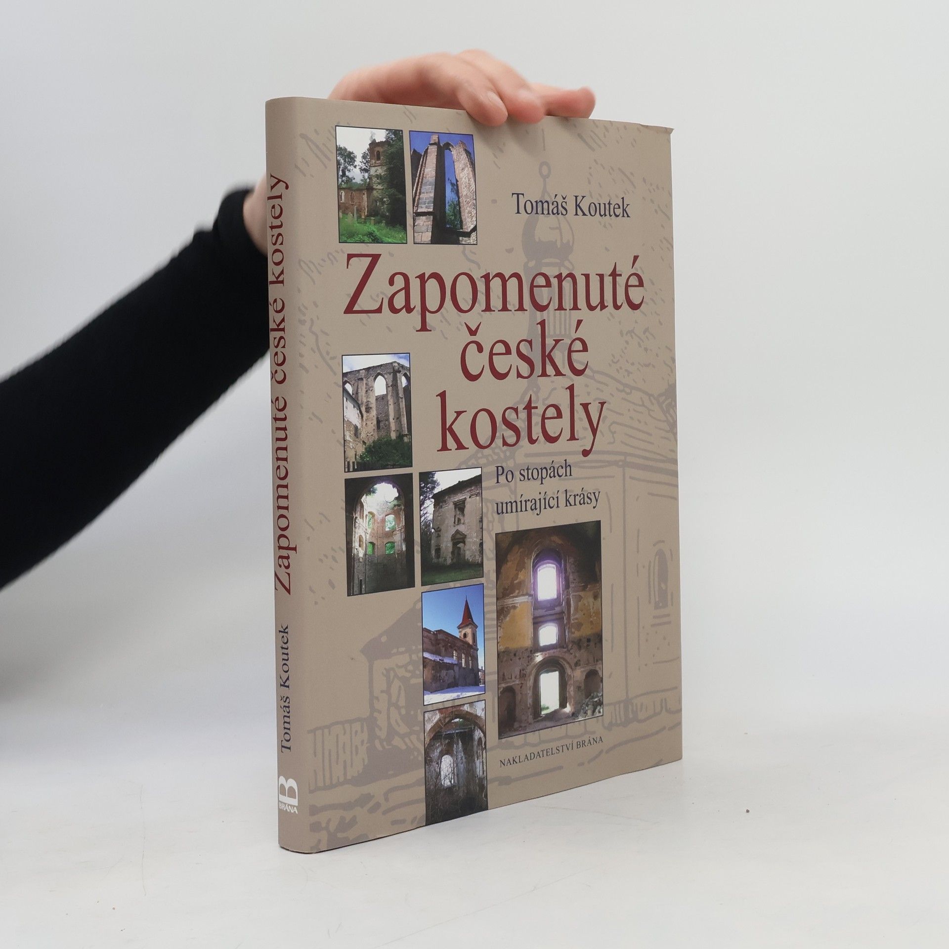Tomáš Koutek Zapomenuté české kostely – Po stopách umírající krásy