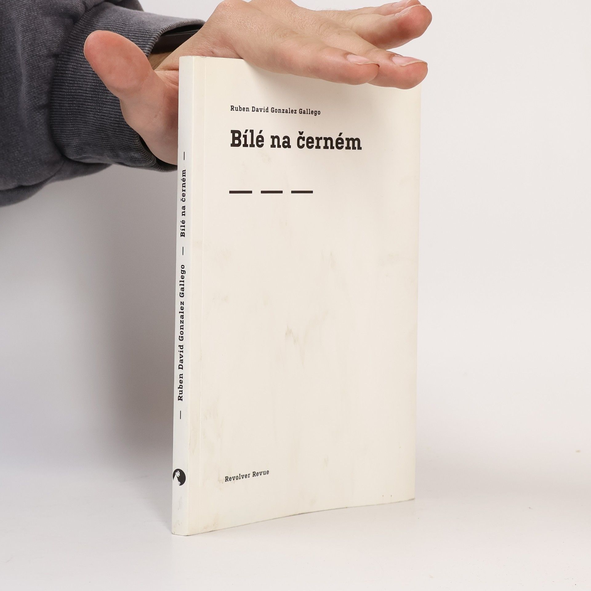 Ruben David Gonsales Gal ego Bílé na černém