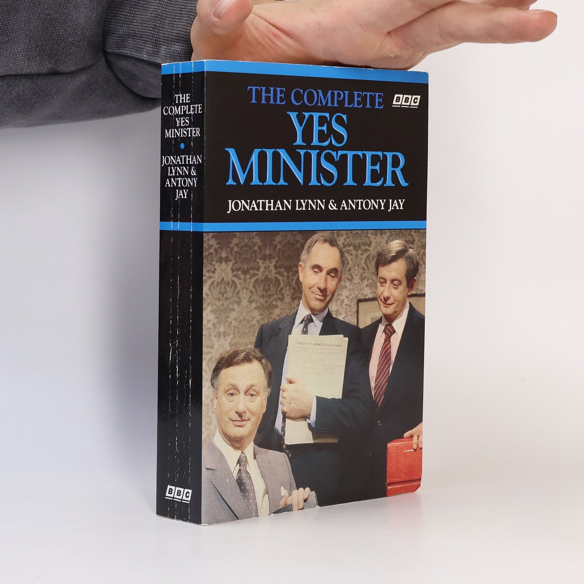Jonathan Lynn The complete Yes minister
