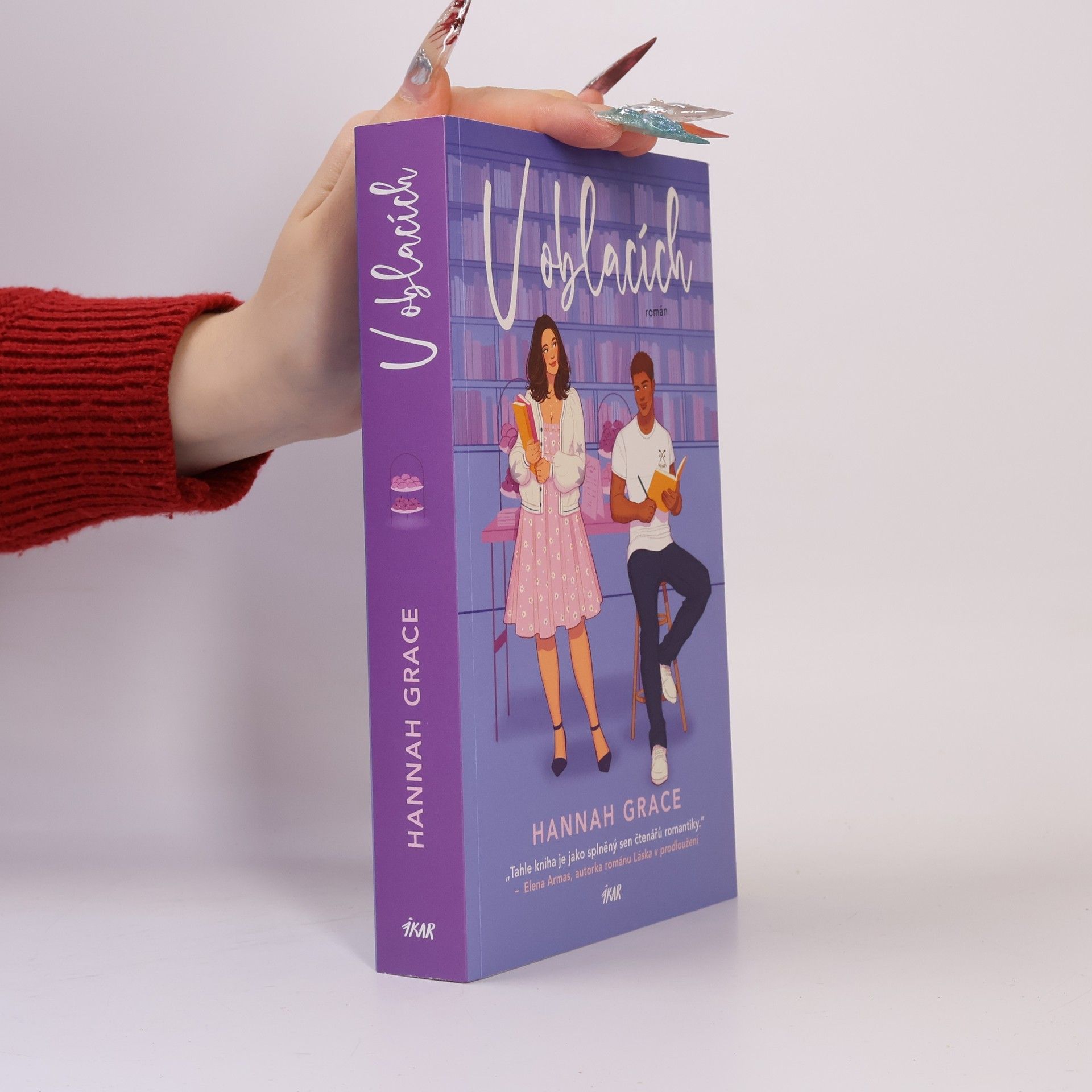 Hannah Grace V oblacích