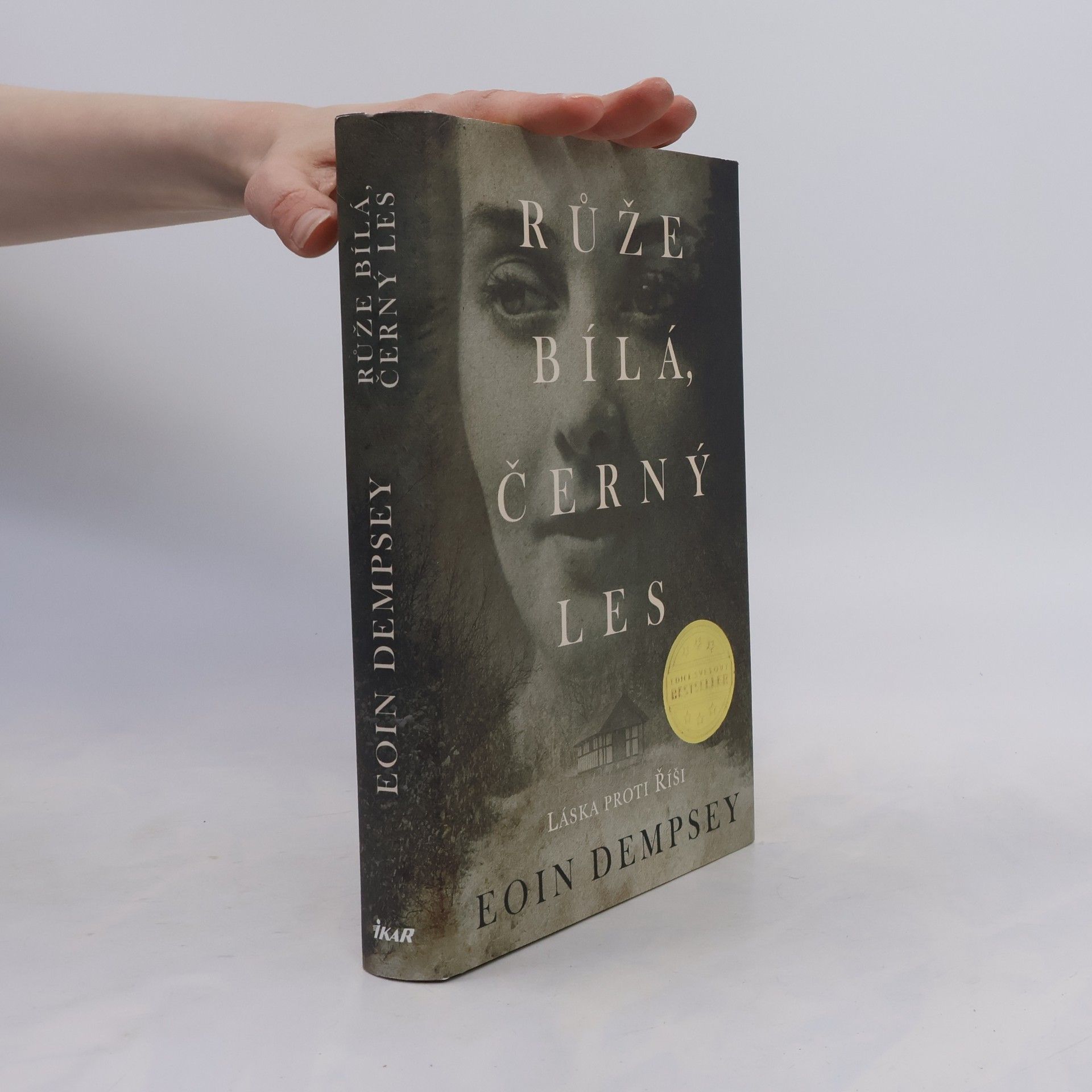 Eoin Dempsey Růže bílá, černý les