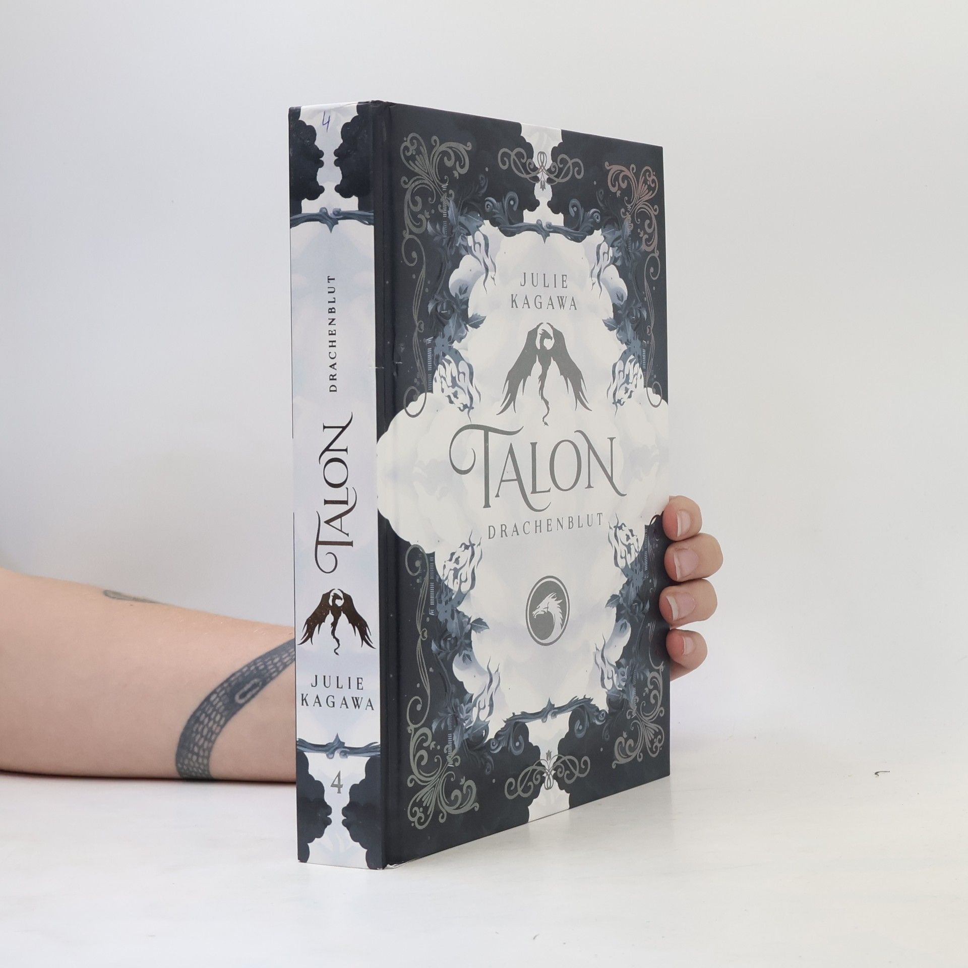 Julie Kagawa Talon 4.