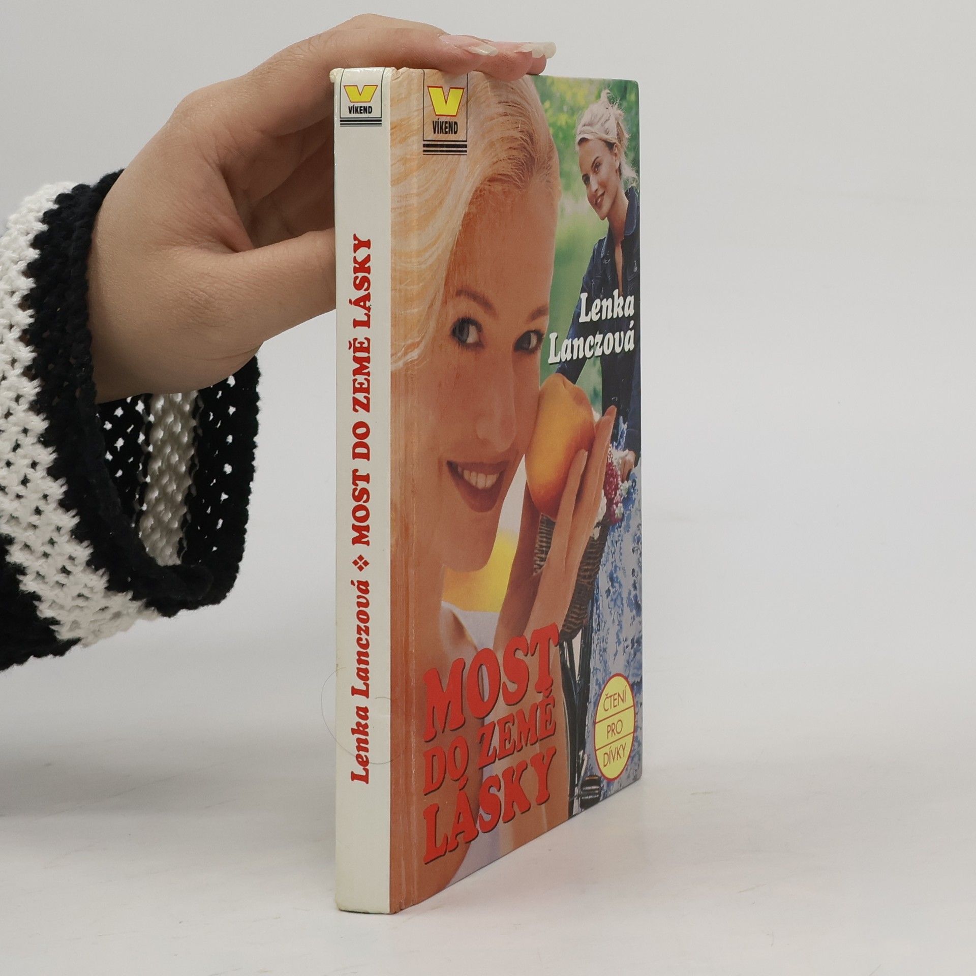 Lenka Lanczová Most do Země lásky