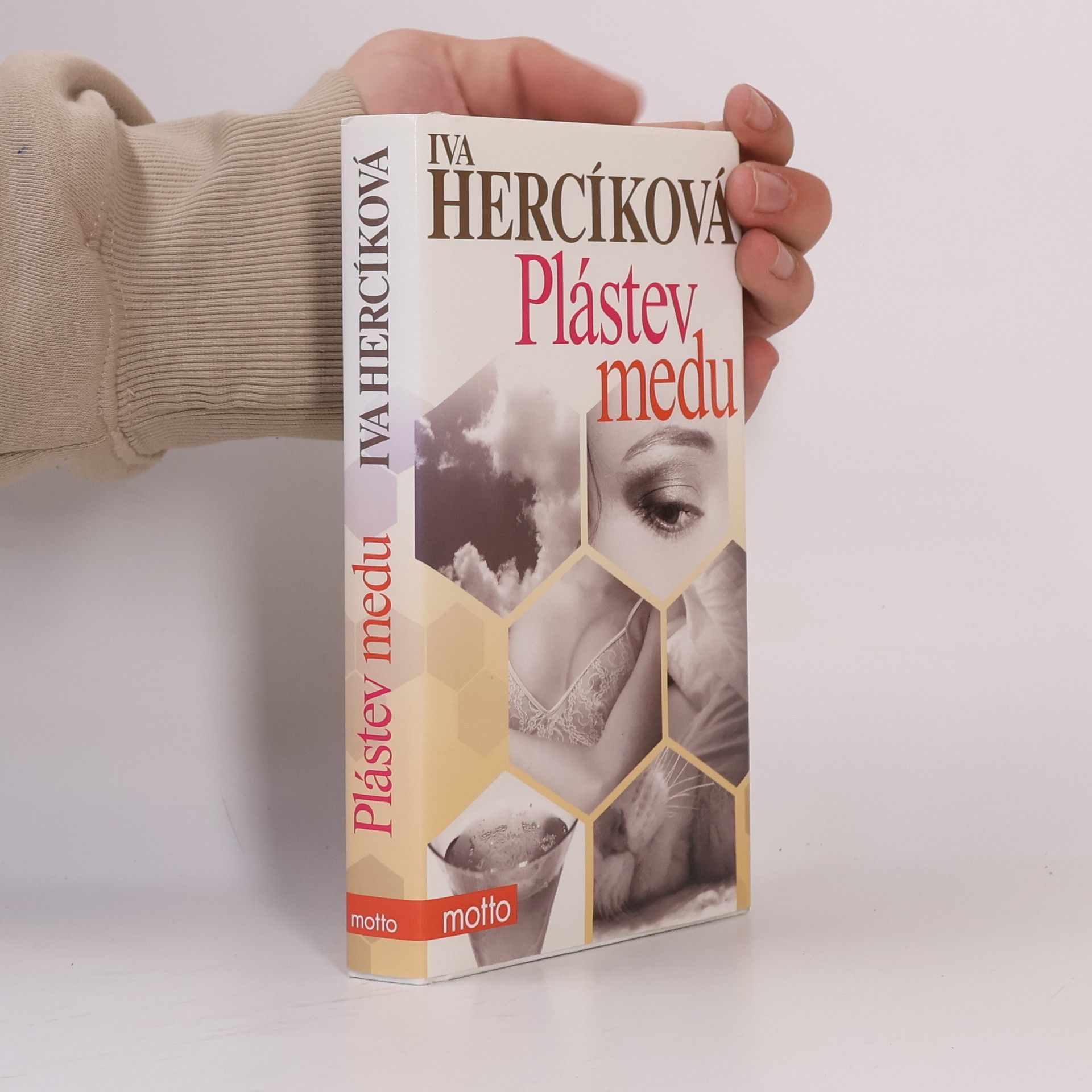 Iva Hercíková Plástev medu