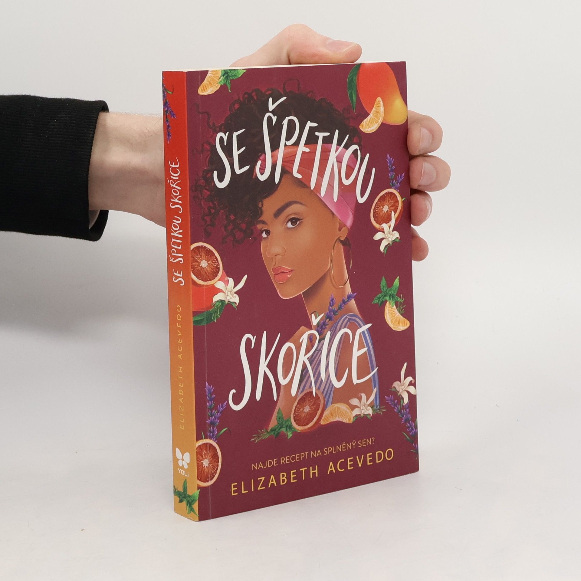 Elizabeth Acevedo Se špetkou skořice