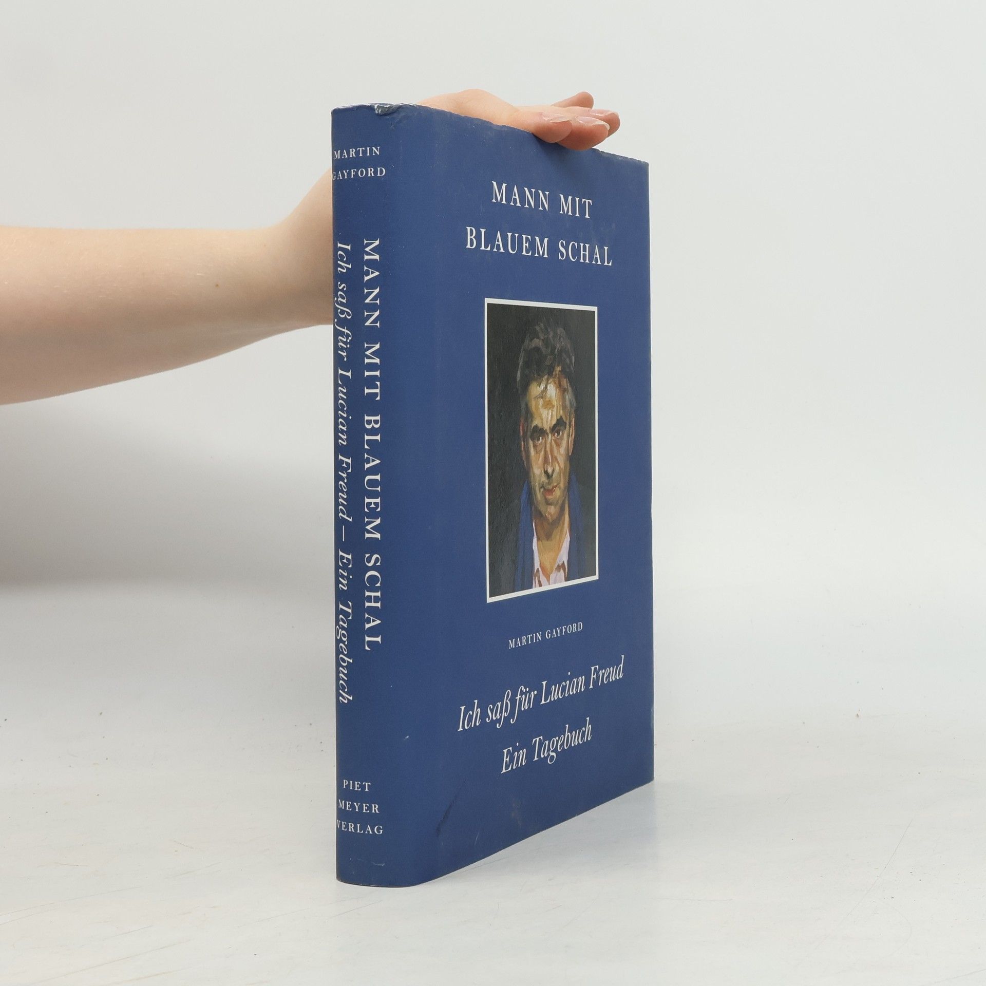 Martin Gayford Mann mit blauem Schal