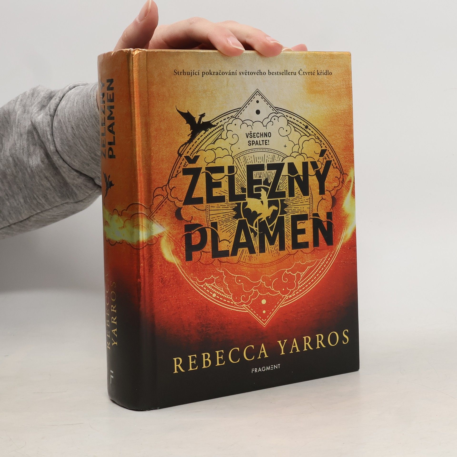 Rebecca Yarros Železný plamen