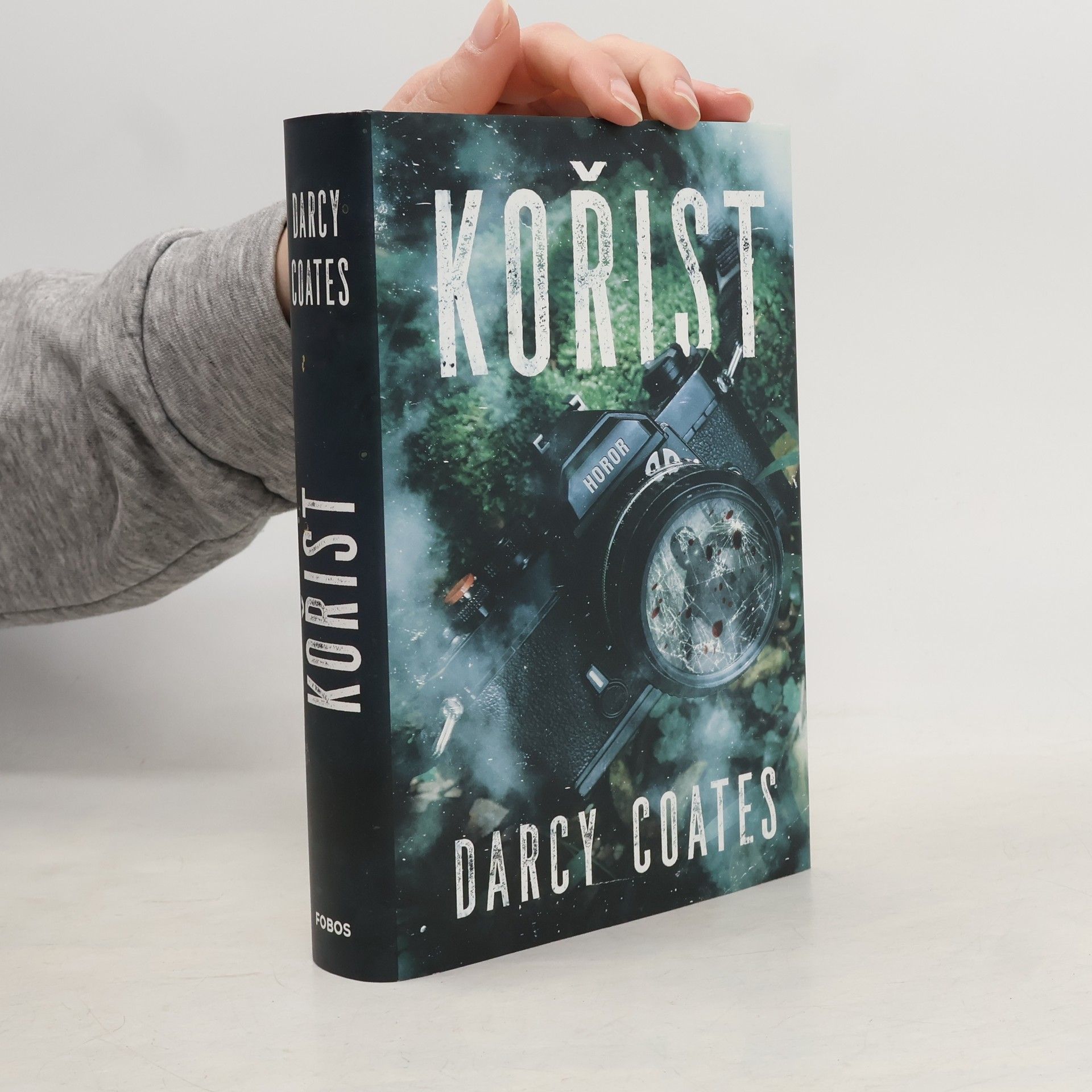 Darcy Coates Kořist