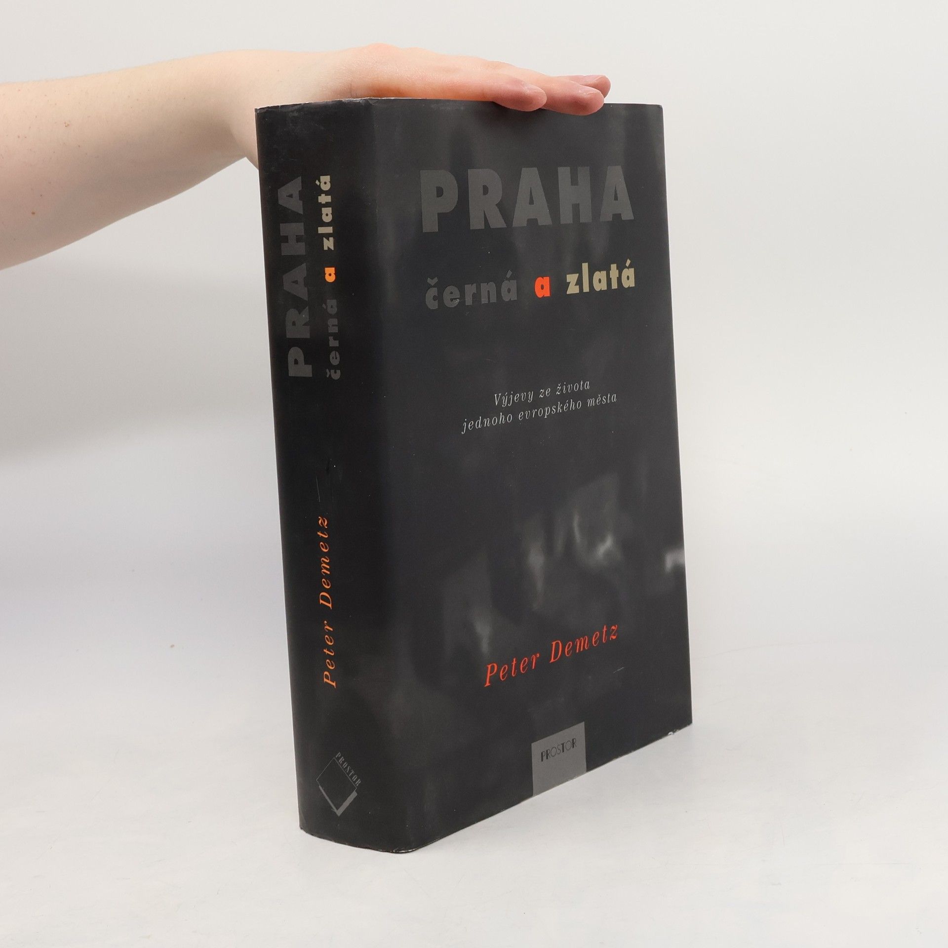 Peter Demetz Praha černá a zlatá
