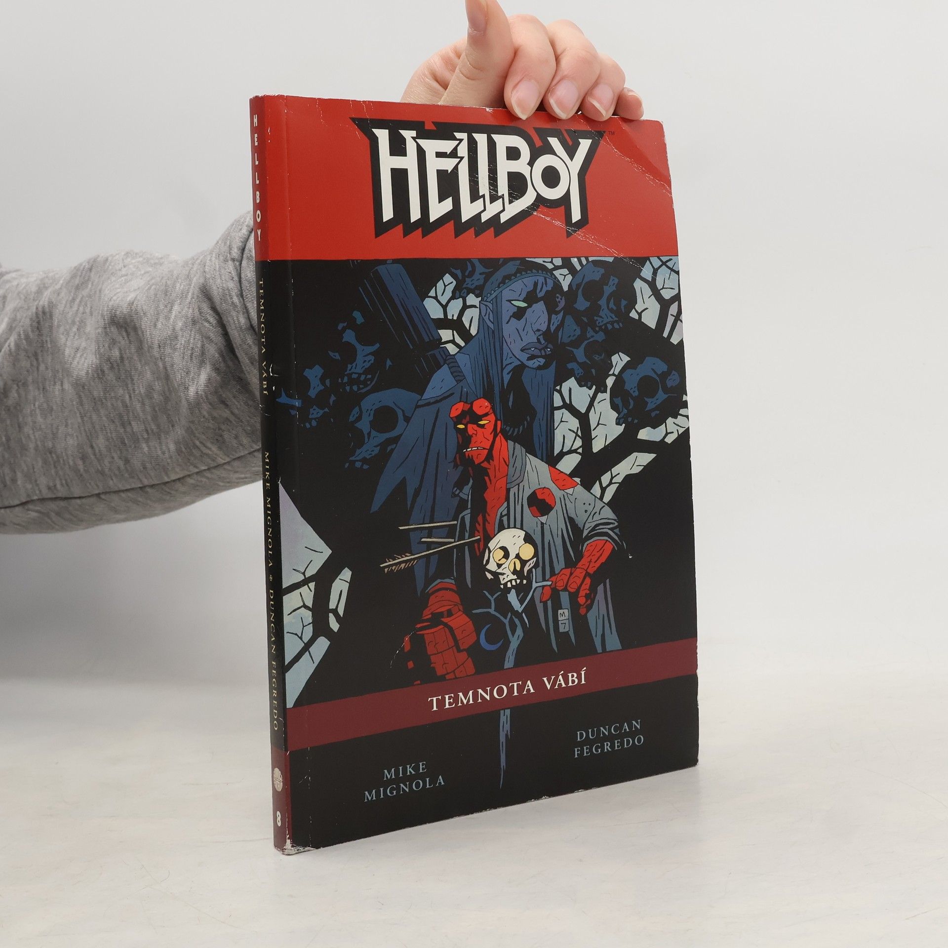 Mike Mignola Hellboy. Temnota vábí