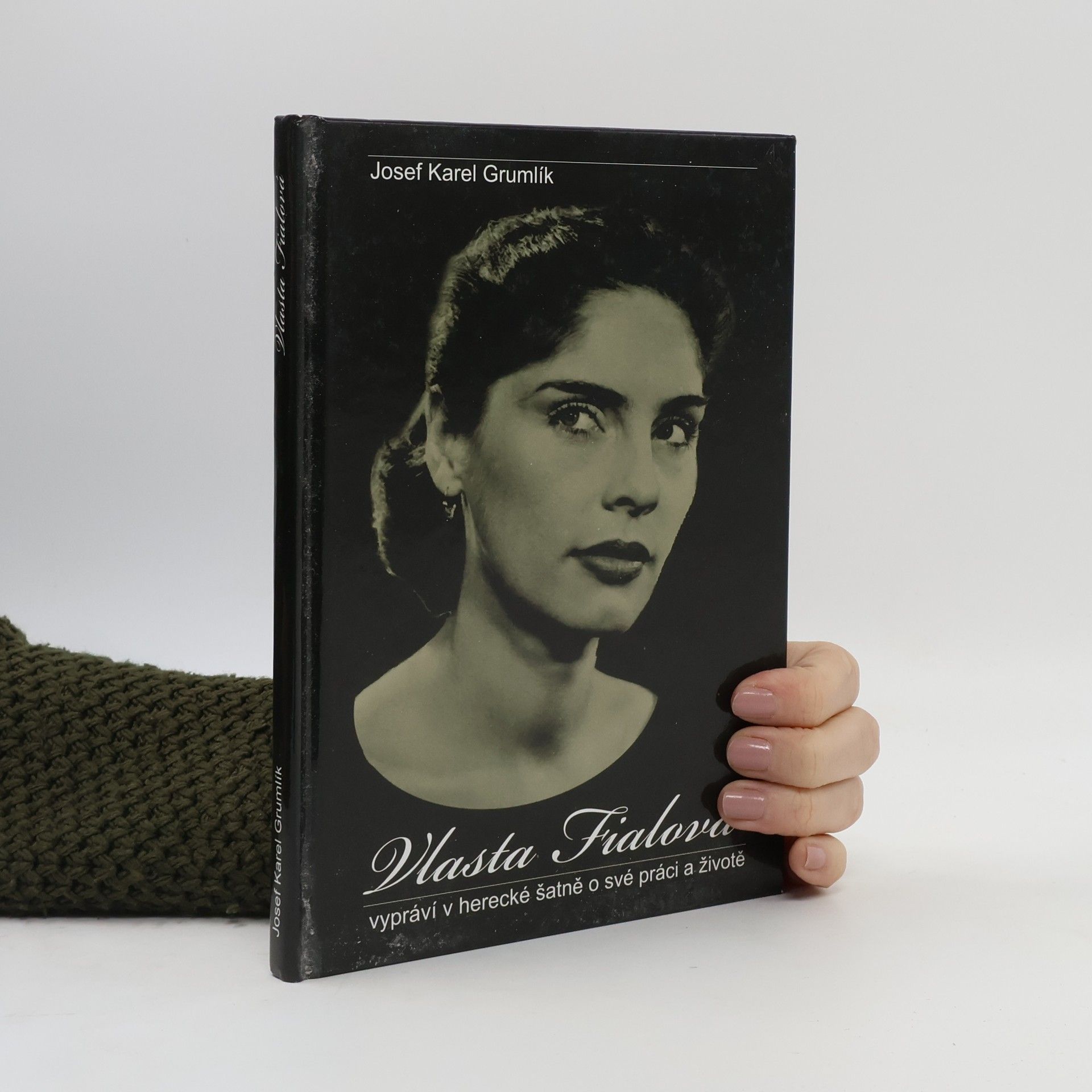 Vlasta Fialová vypráví v herecké šatně o své práci a životě