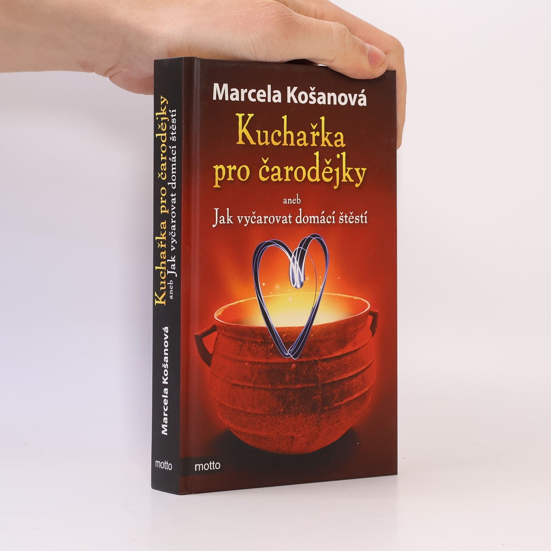 Marcela Košanová Kuchařka pro čarodějky, aneb, Jak vyčarovat domácí štěstí