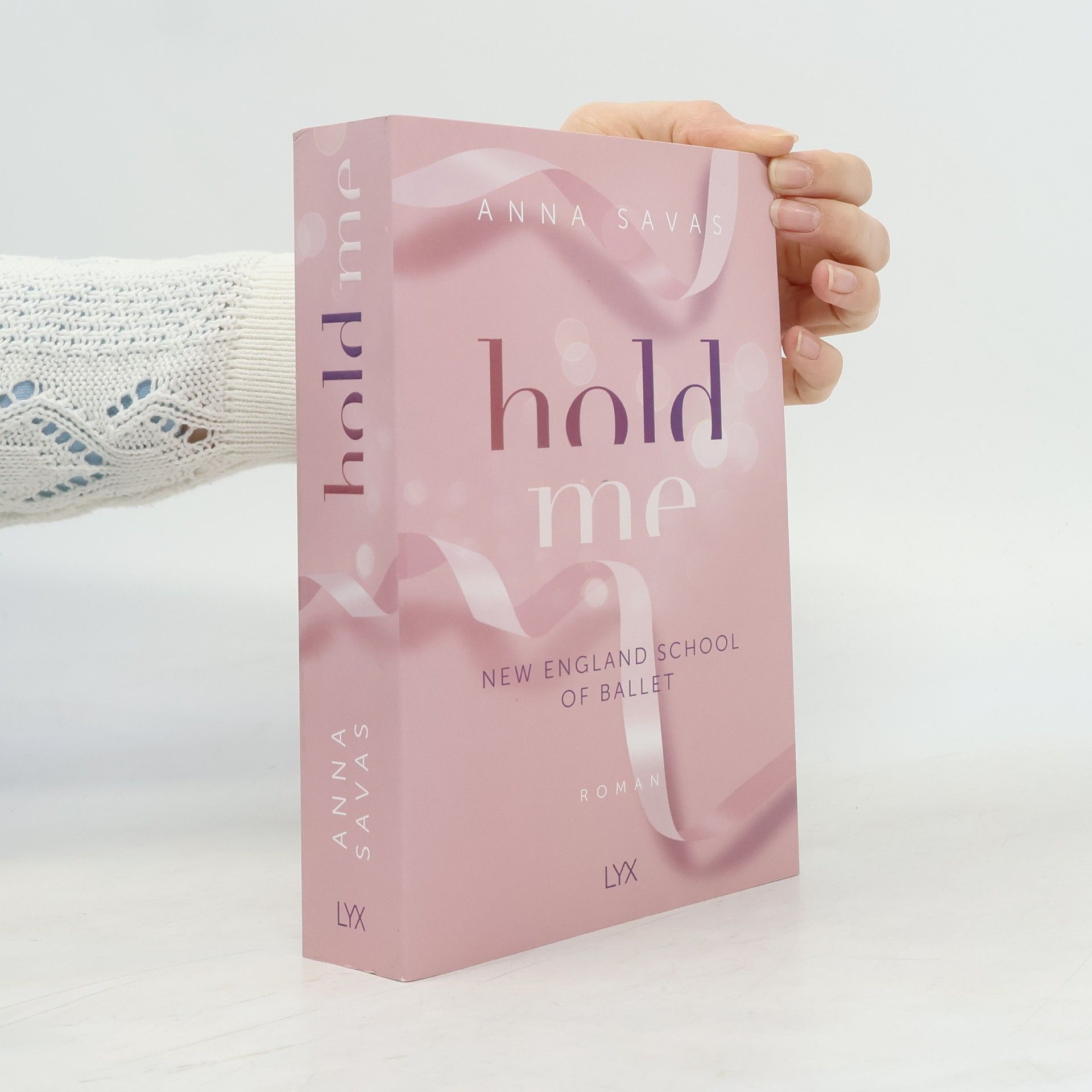 Anna Savas Hold me