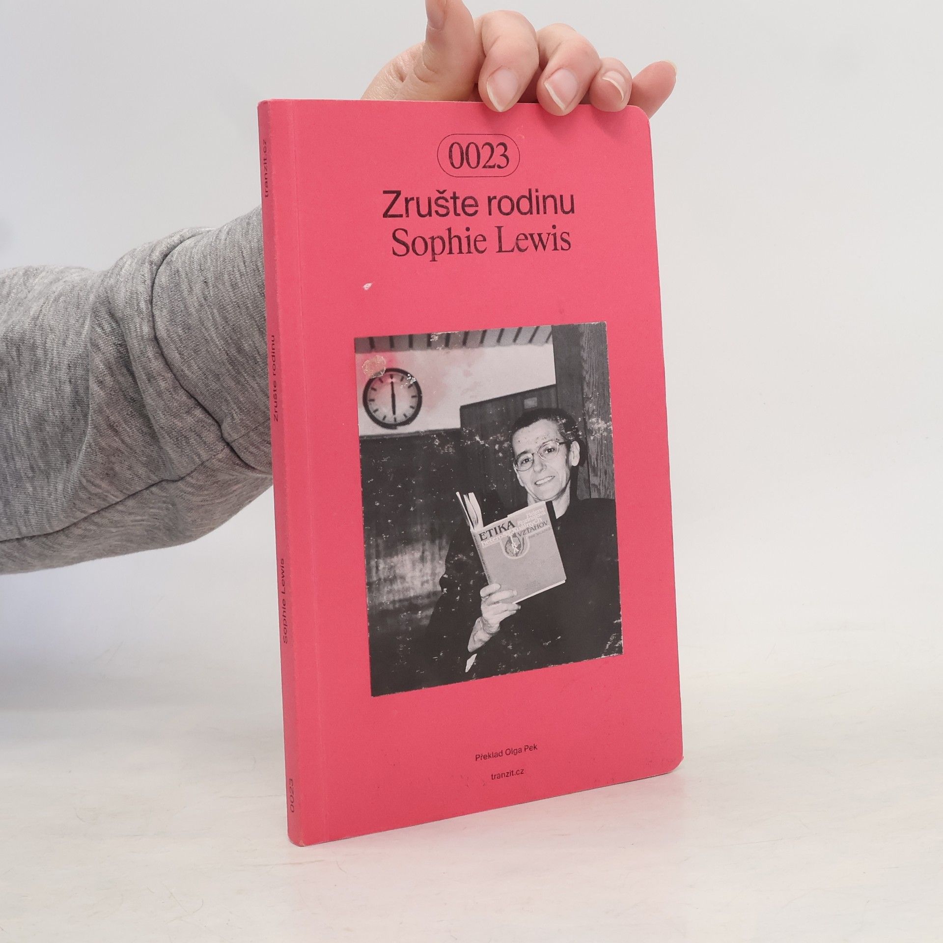 Sophie A. Lewis Zrušte rodinu