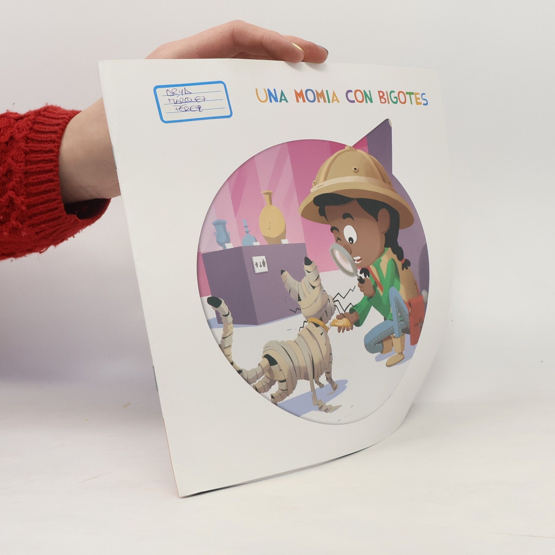 Una momia con bigotes