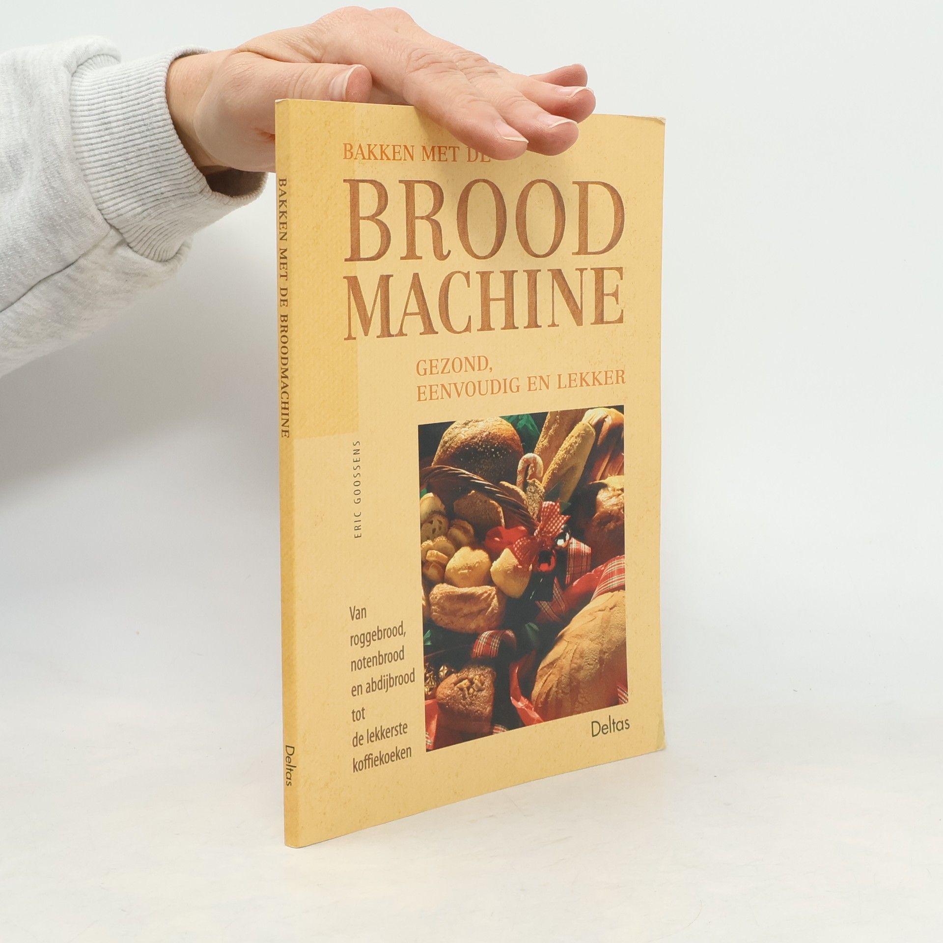 Eric Goossens Bakken met de broodmachine