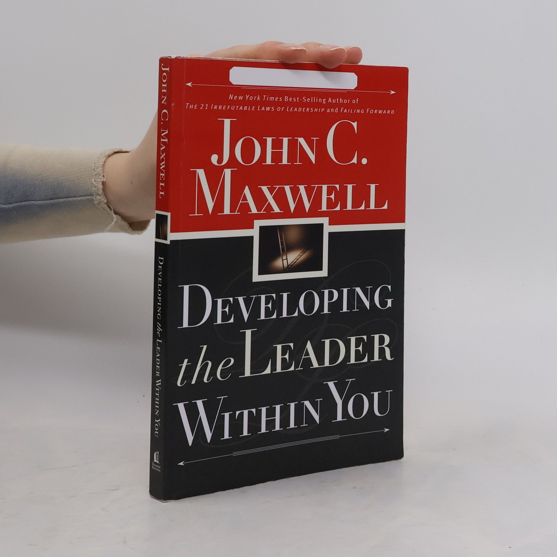 John C. Maxwell Developing the leader within you