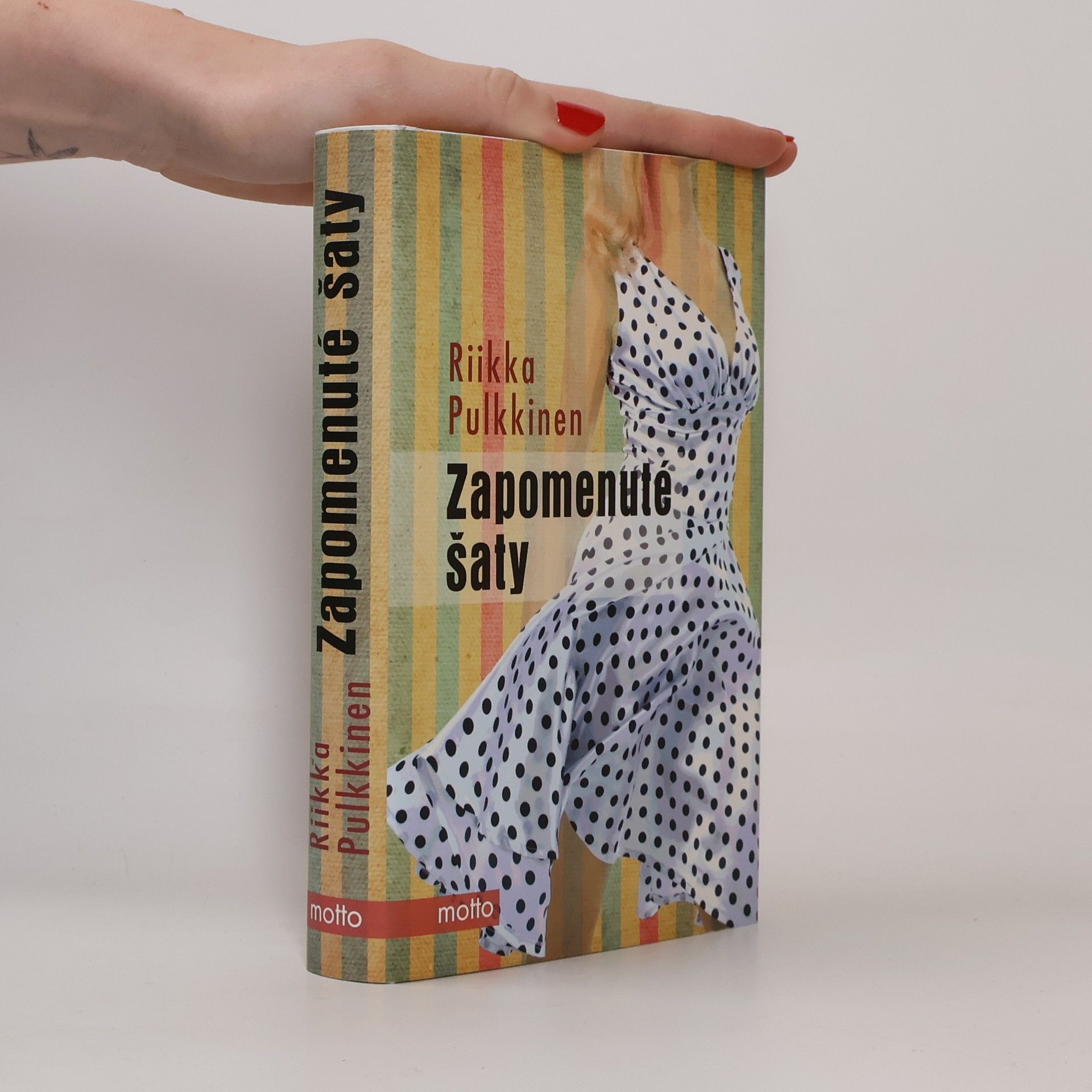 Riikka Pulkkinen Zapomenuté šaty