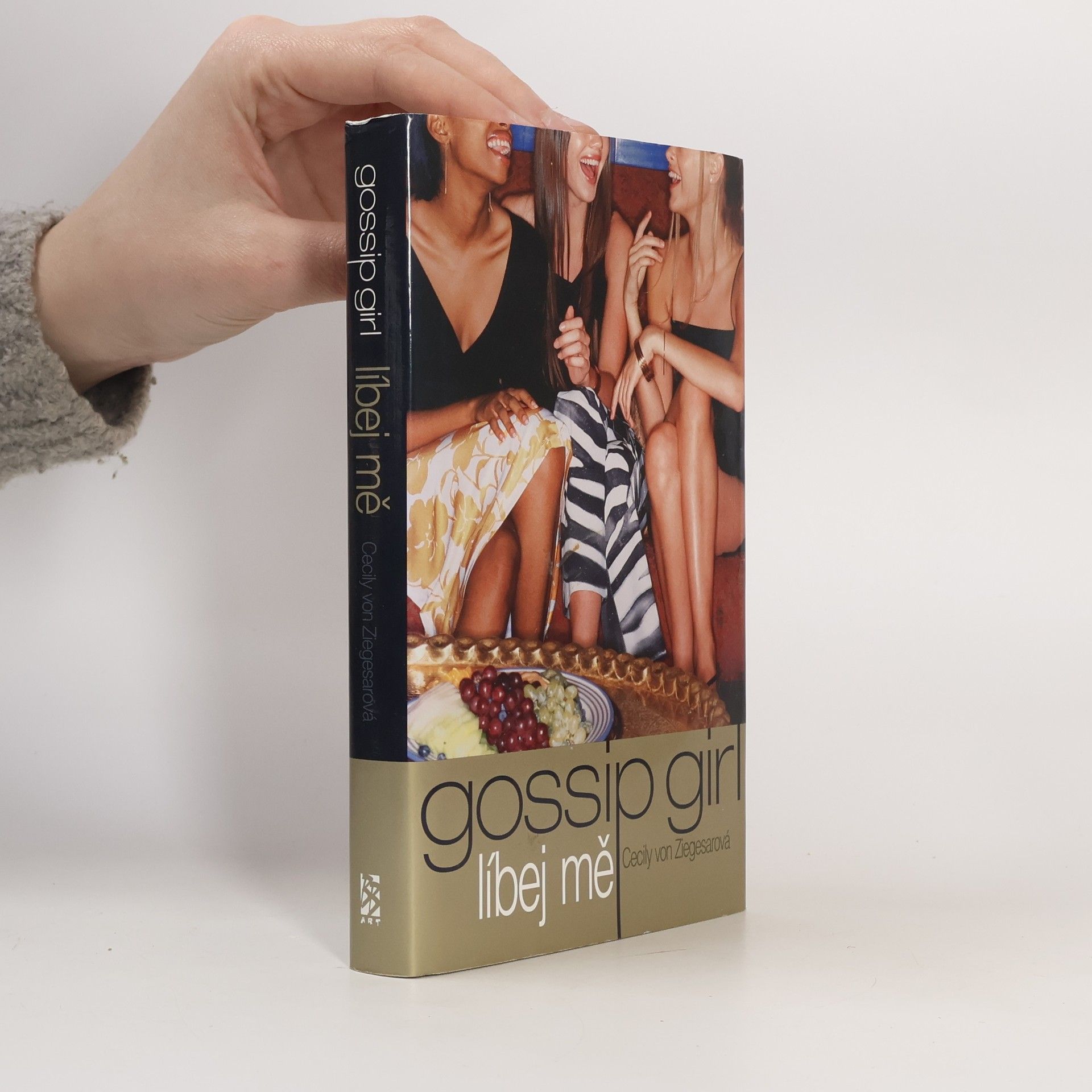 Cecily Von Ziegesar Líbej mě